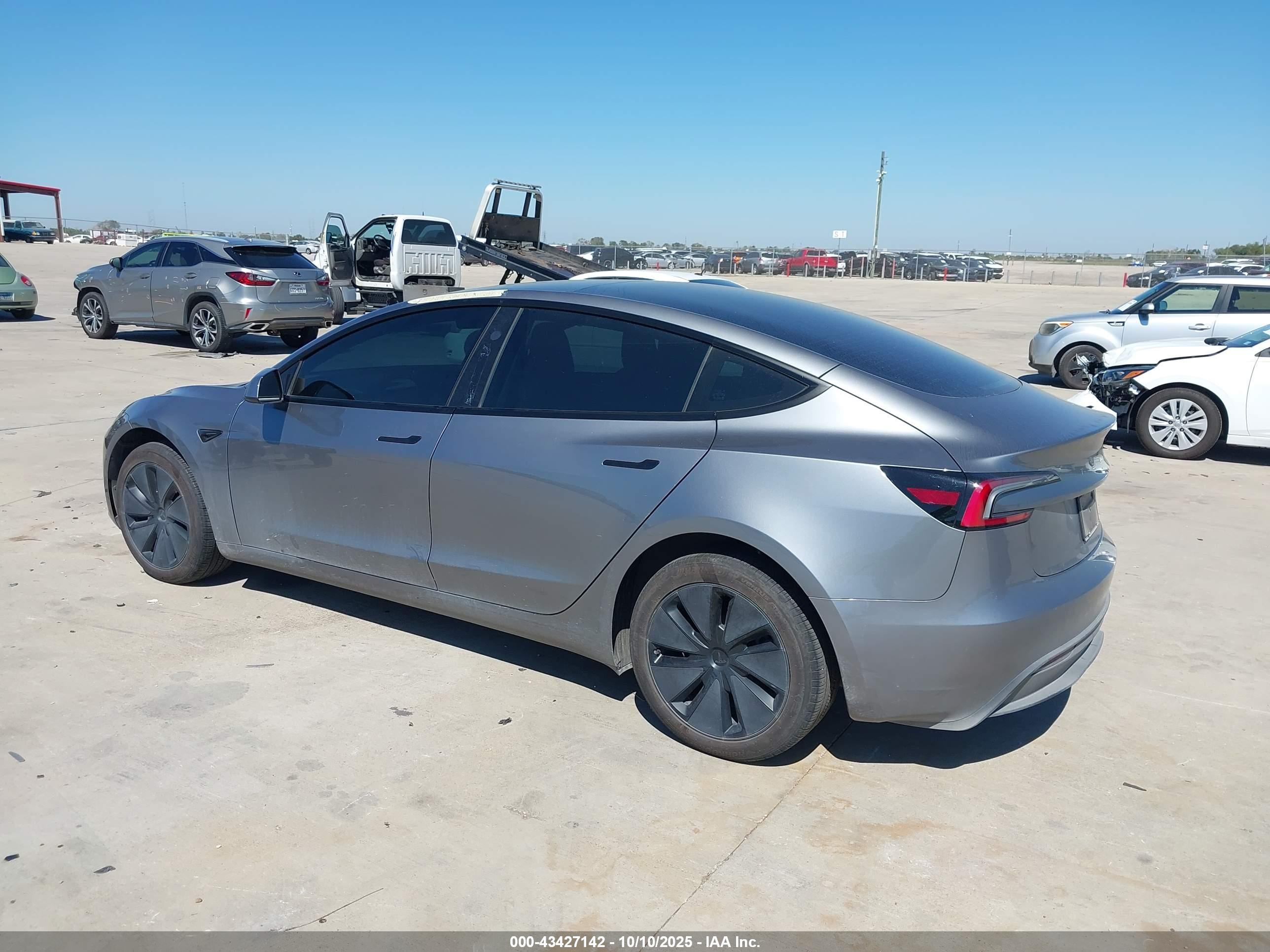 TESLA MODEL image 3