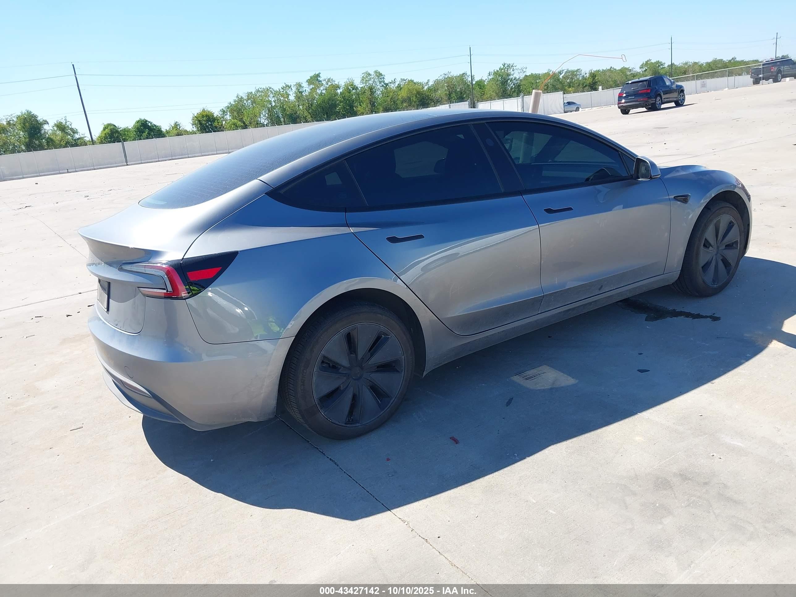 TESLA MODEL image 4