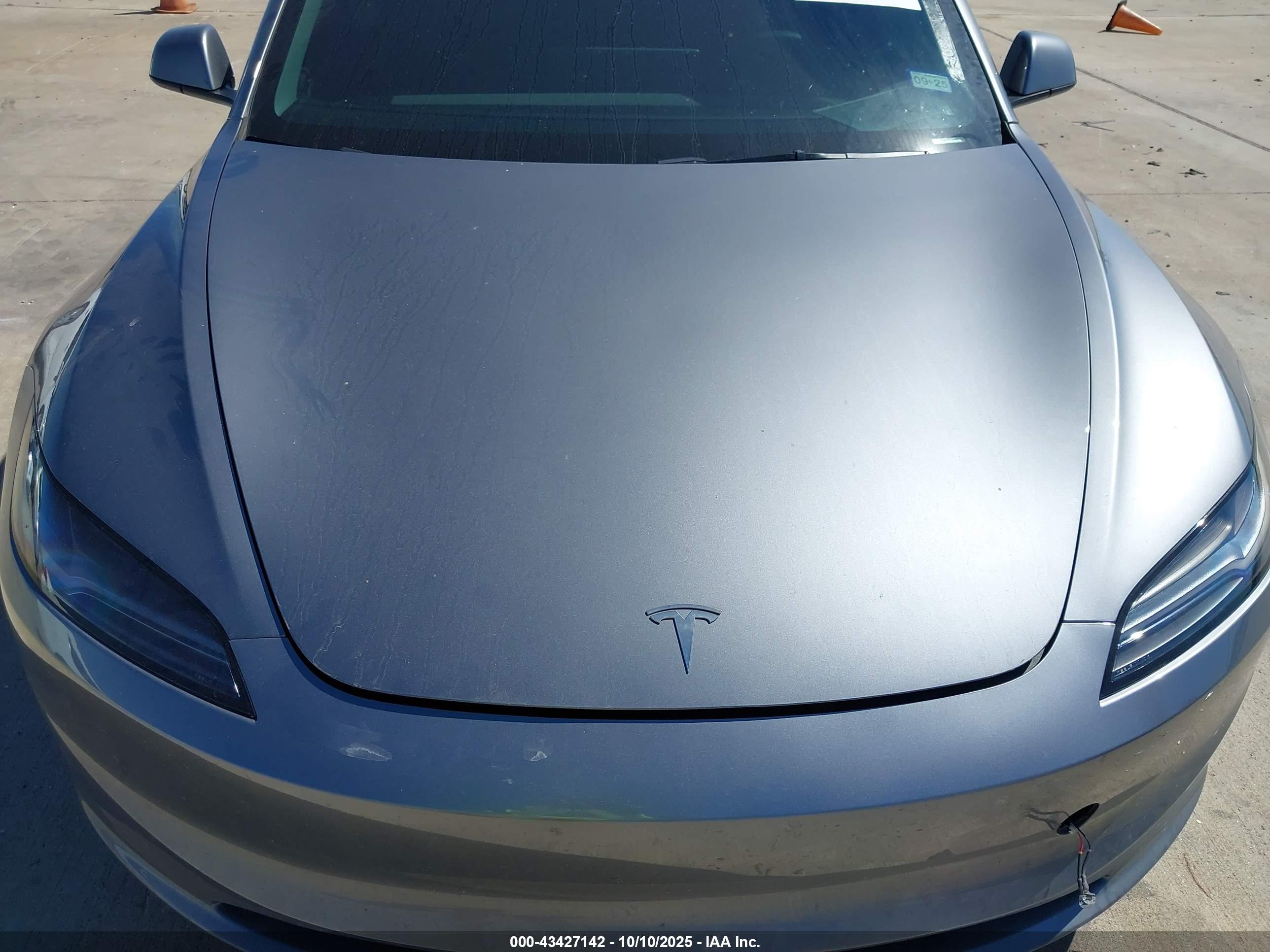 TESLA MODEL image 6
