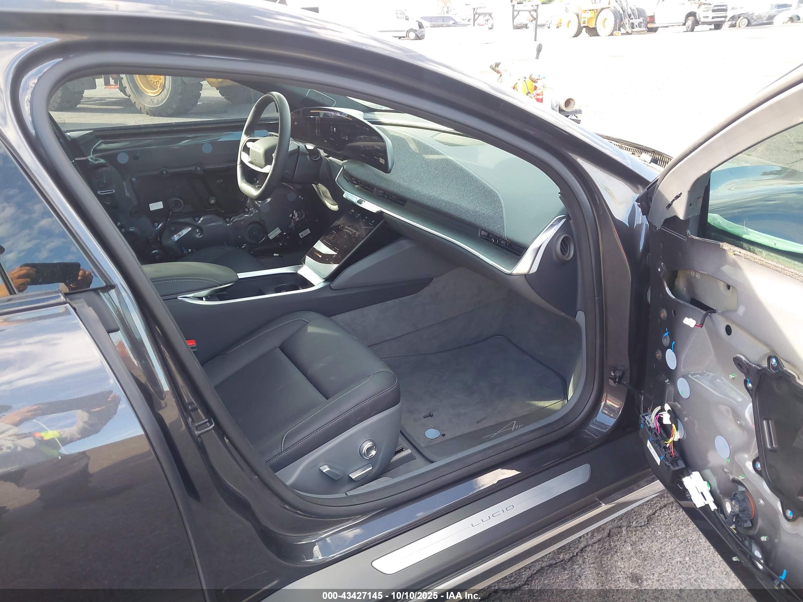 LUCID AIR image 5