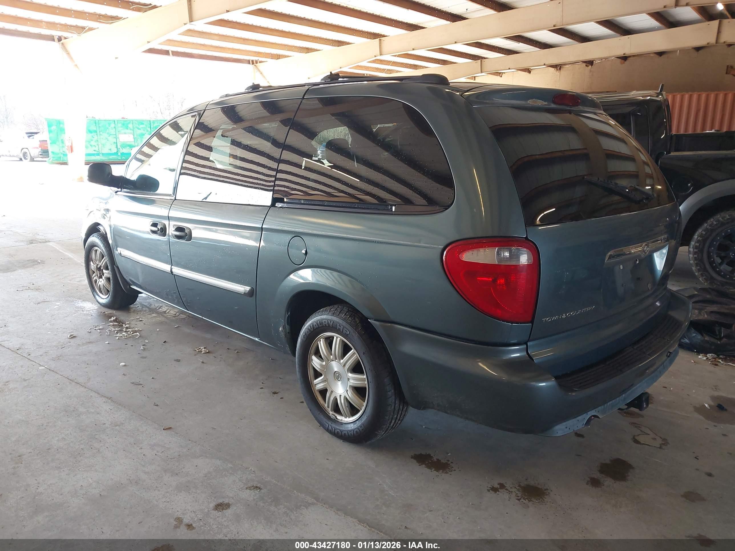 CHRYSLER TOWN image 3
