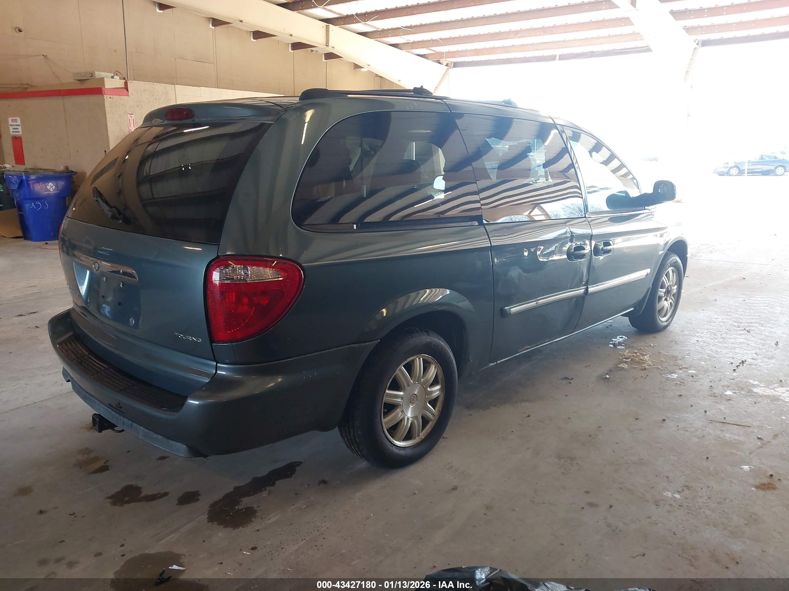 CHRYSLER TOWN image 4