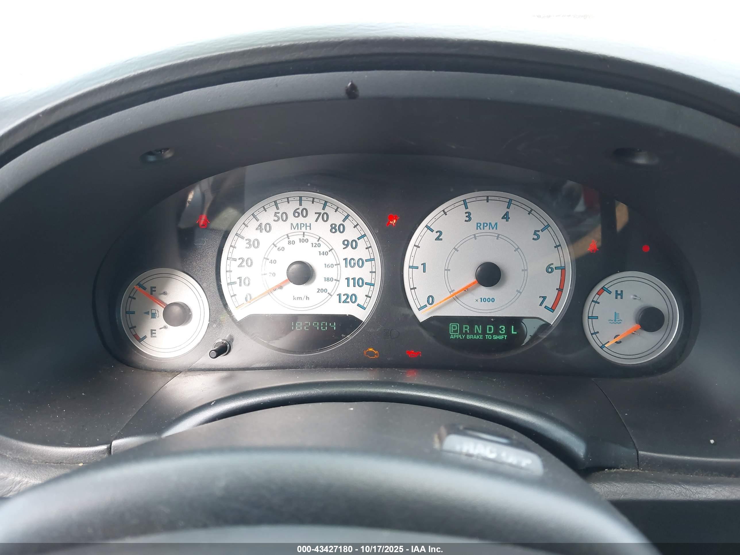 CHRYSLER TOWN image 7