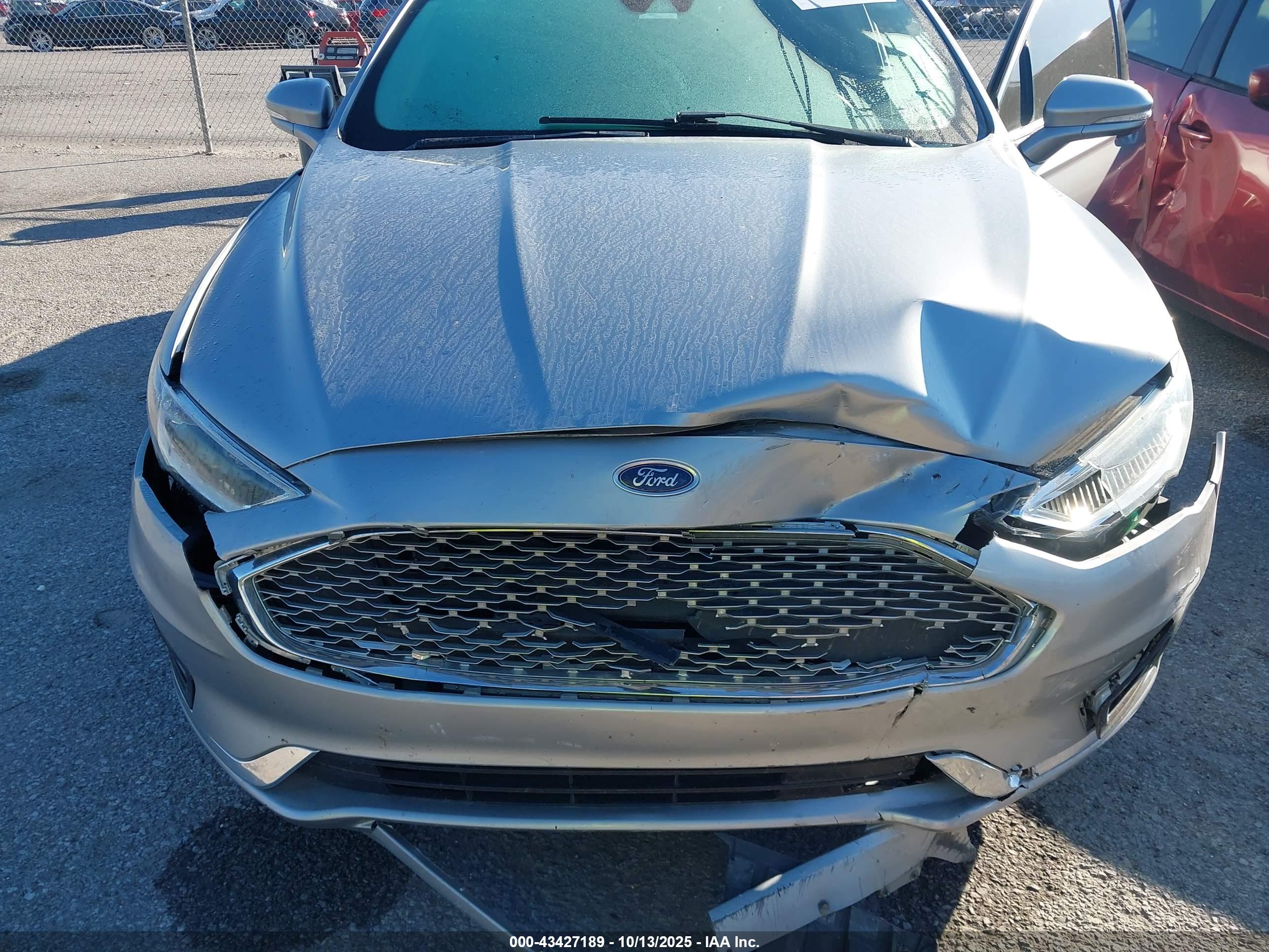 FORD FUSION image 10