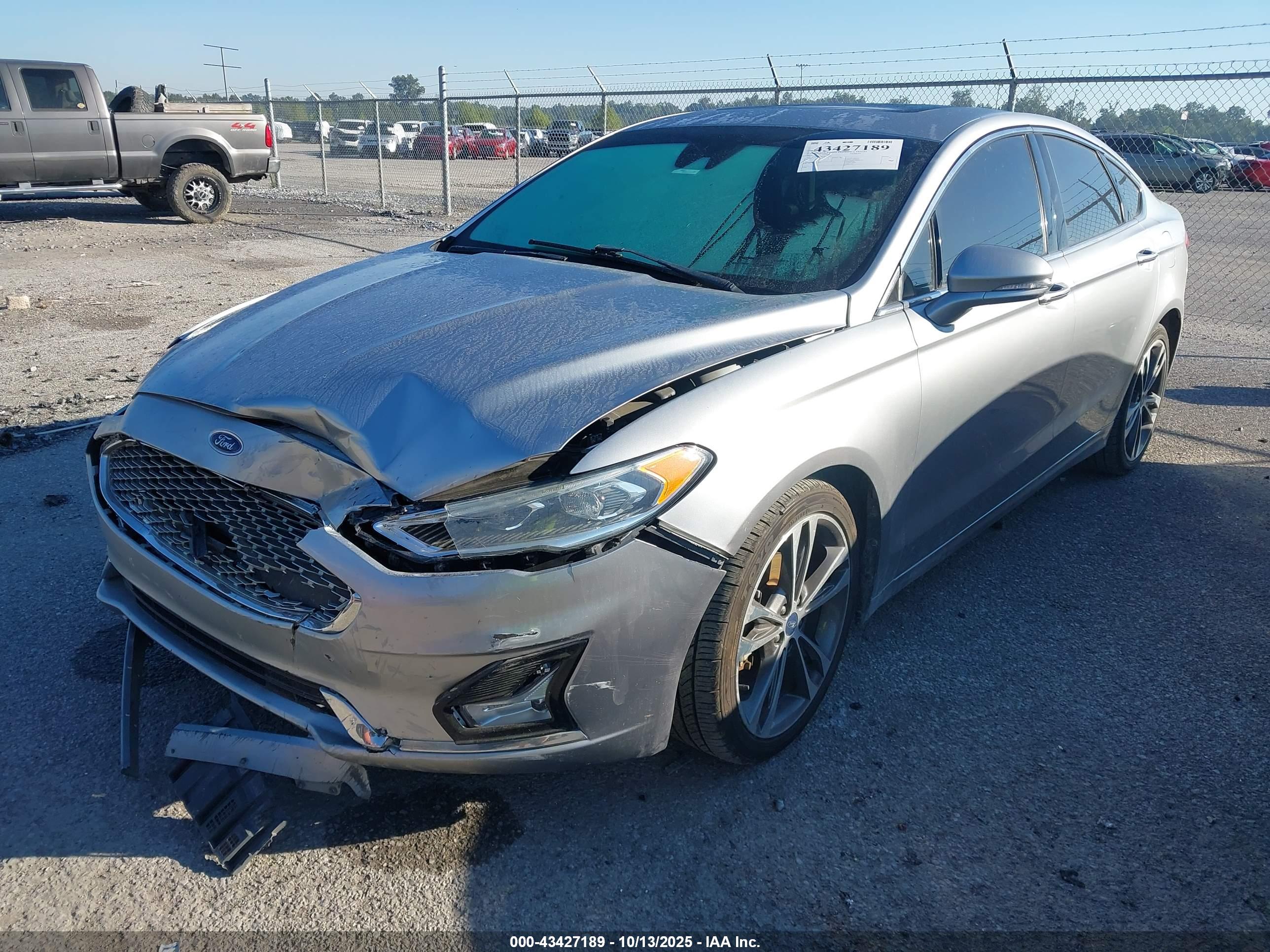 FORD FUSION image 2