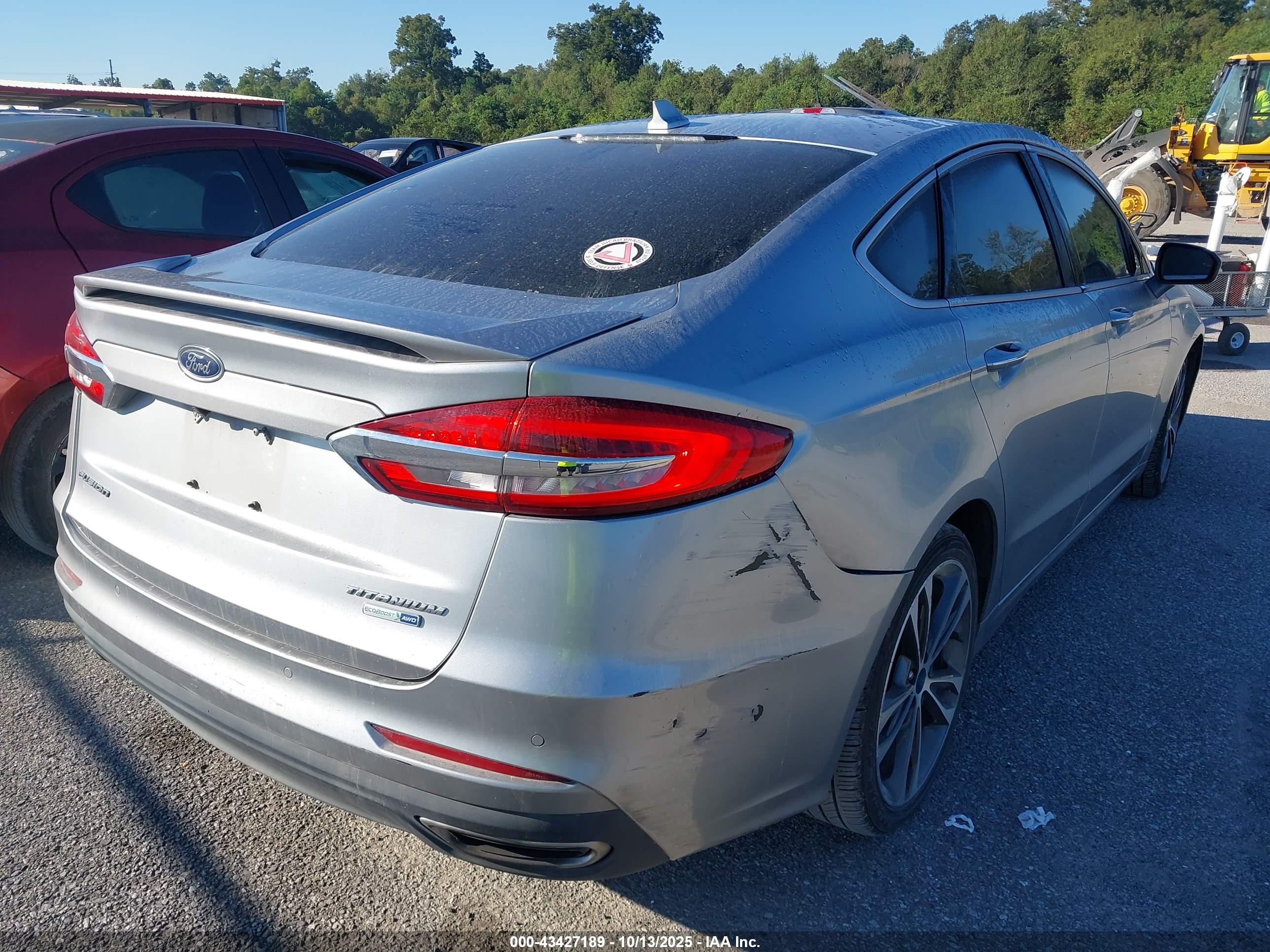 FORD FUSION image 4
