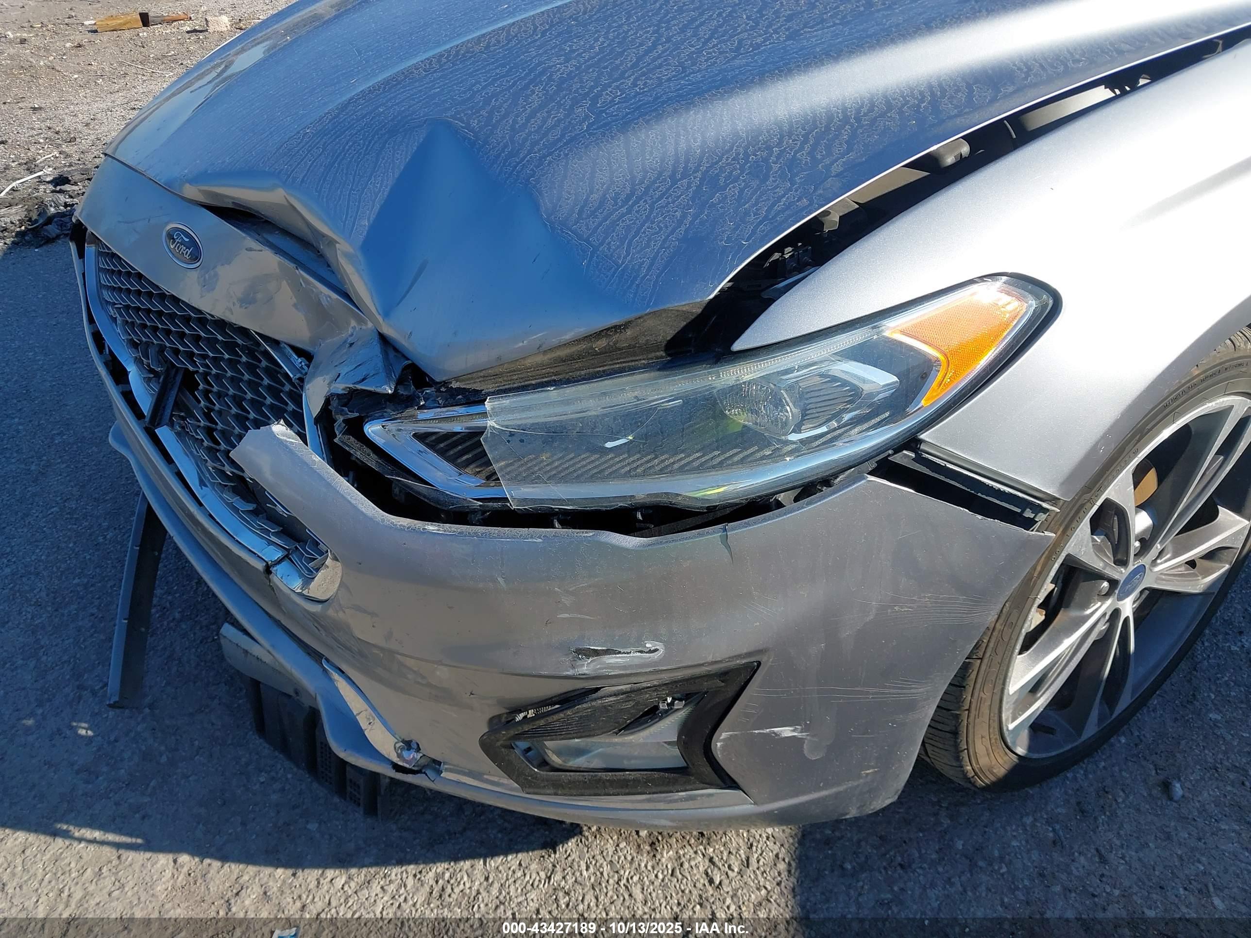 FORD FUSION image 6