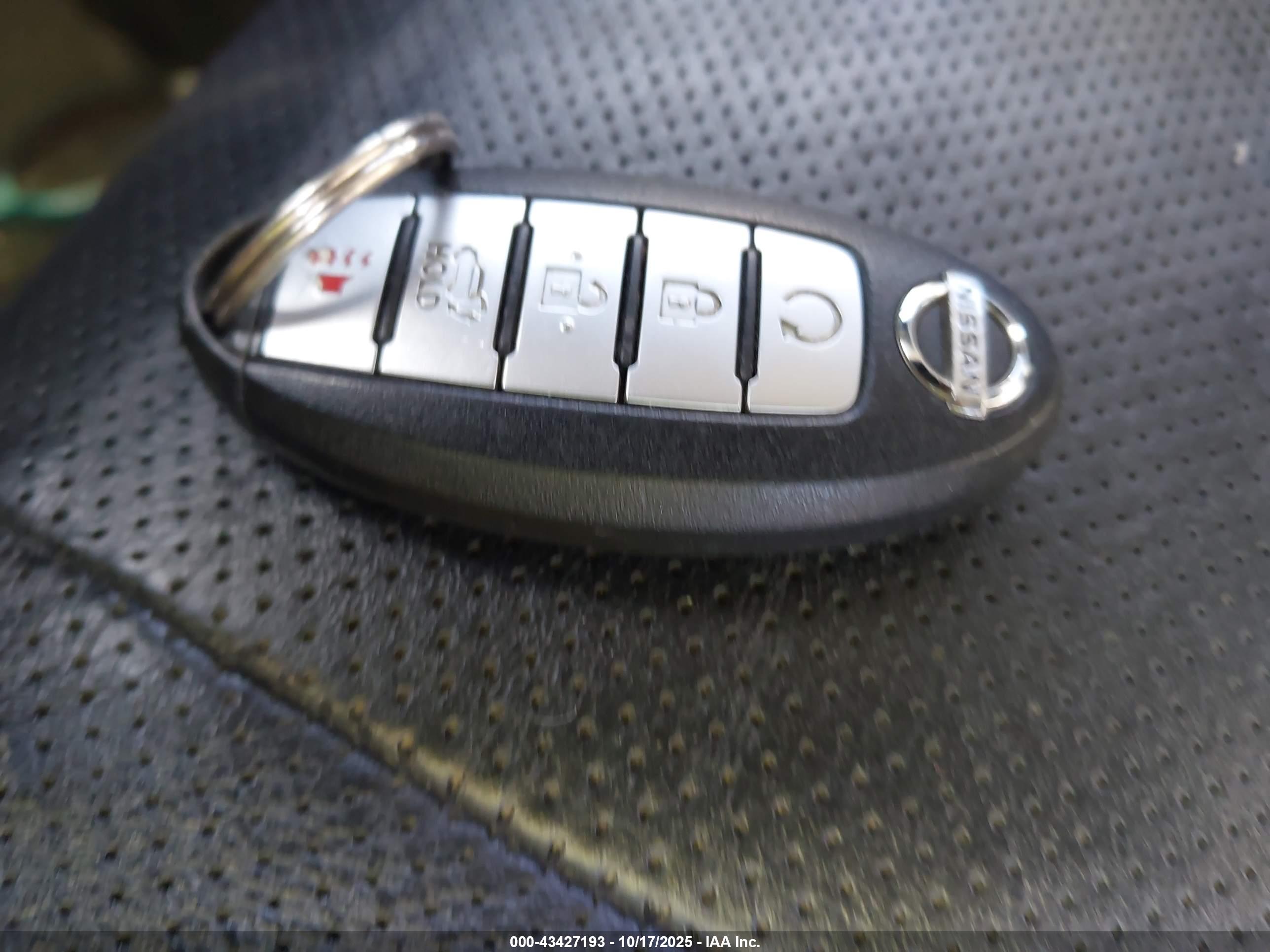 NISSAN ROGUE image 11