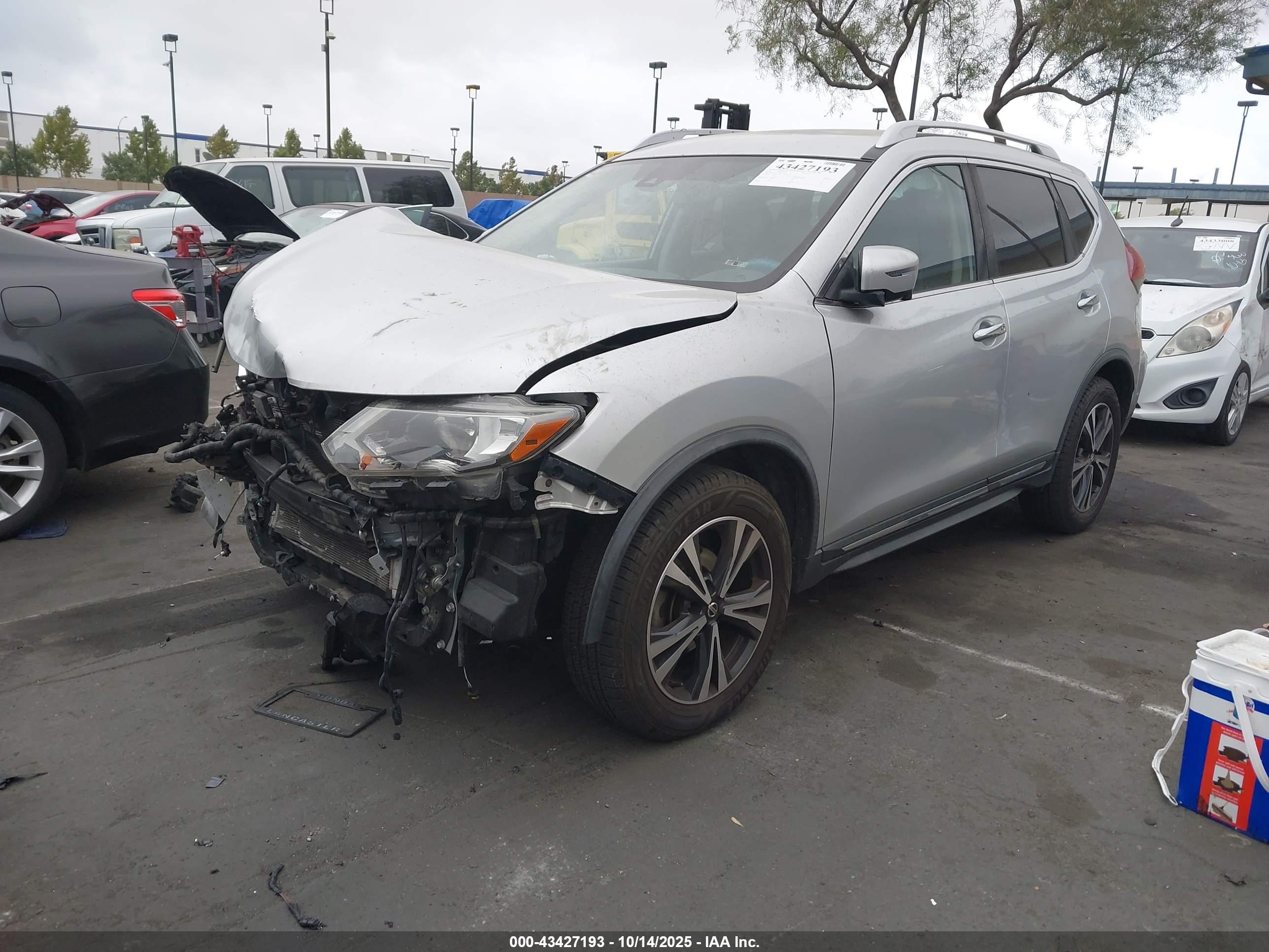 NISSAN ROGUE image 2