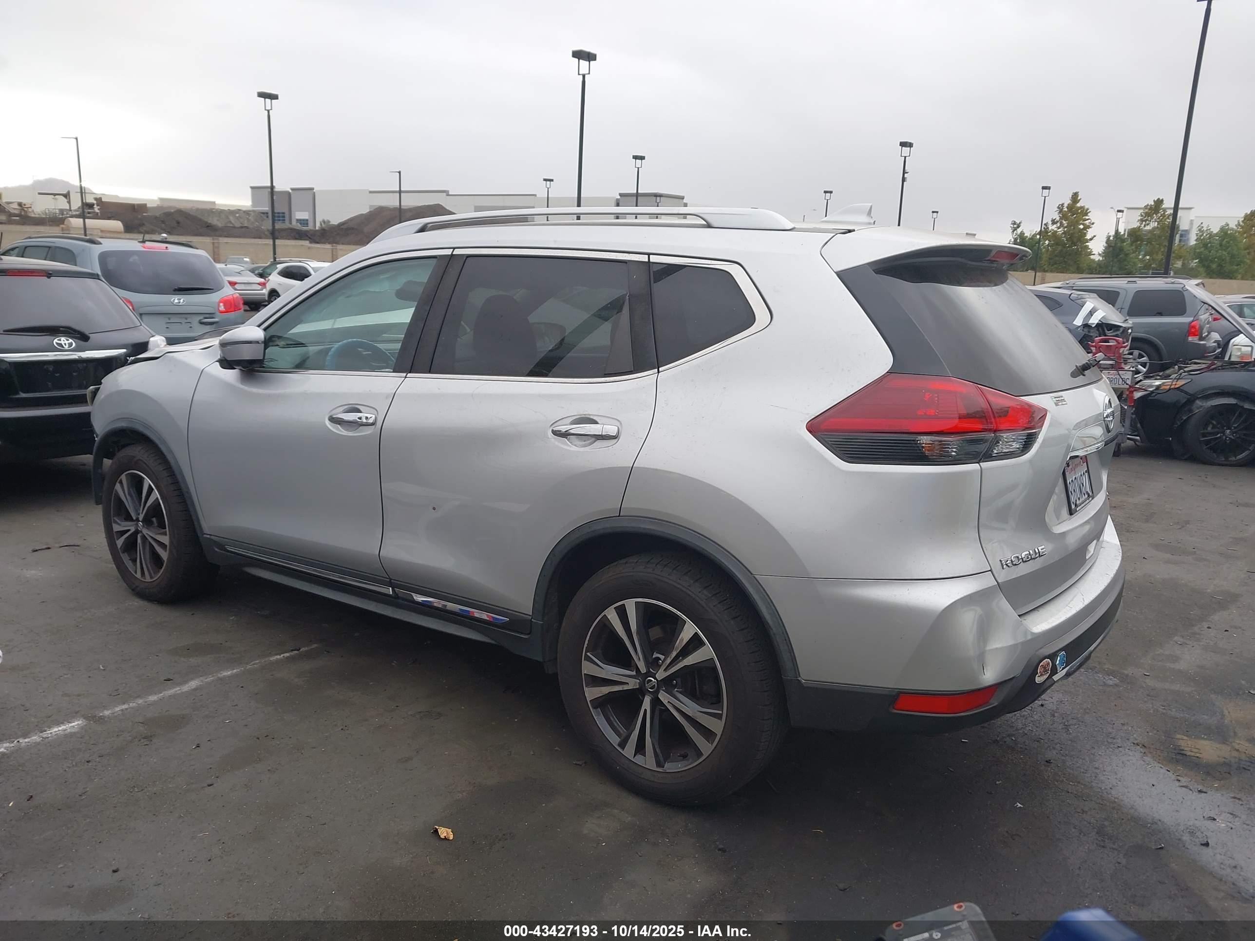 NISSAN ROGUE image 3