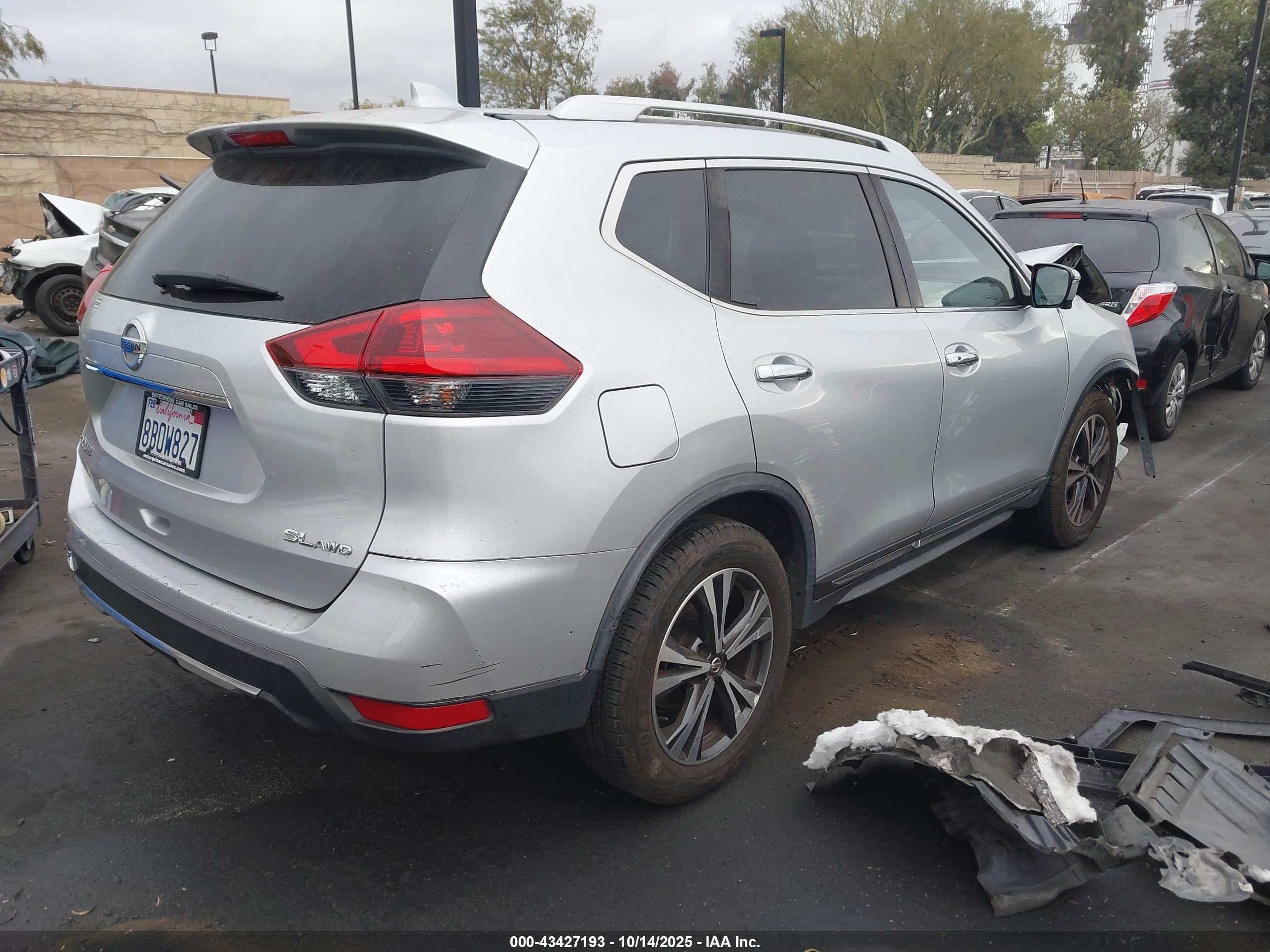 NISSAN ROGUE image 4