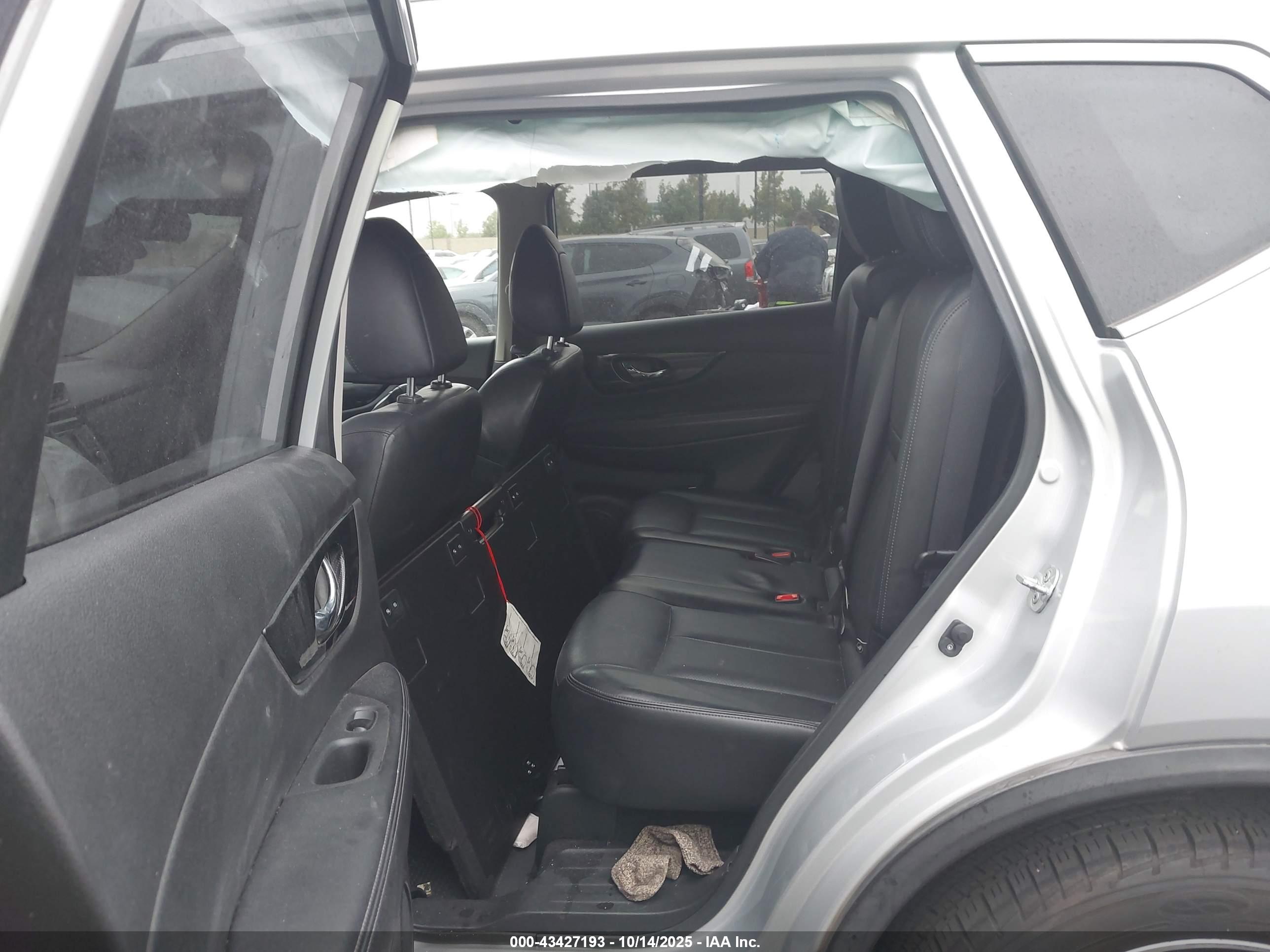 NISSAN ROGUE image 8