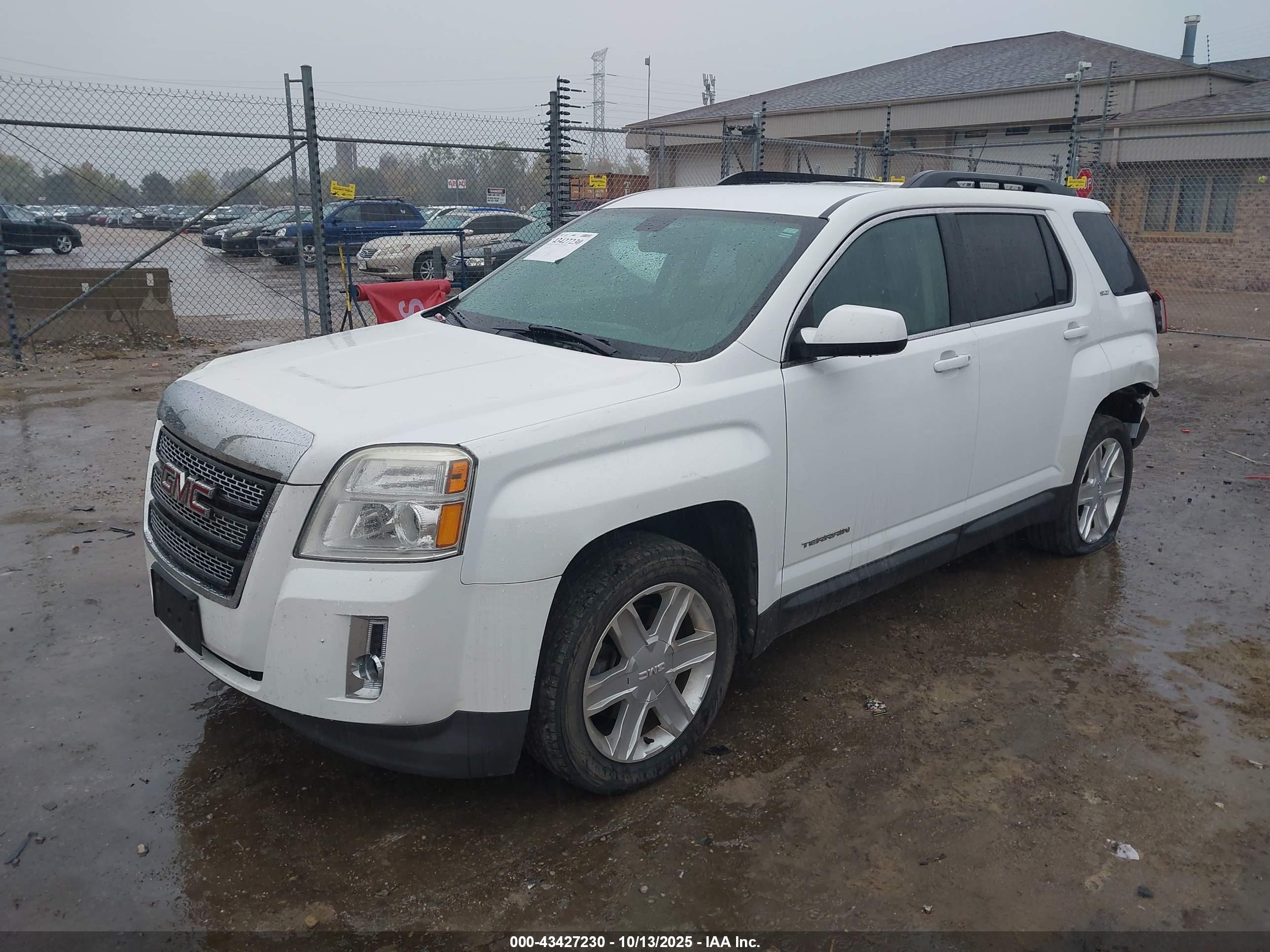 GMC TERRAIN image 2