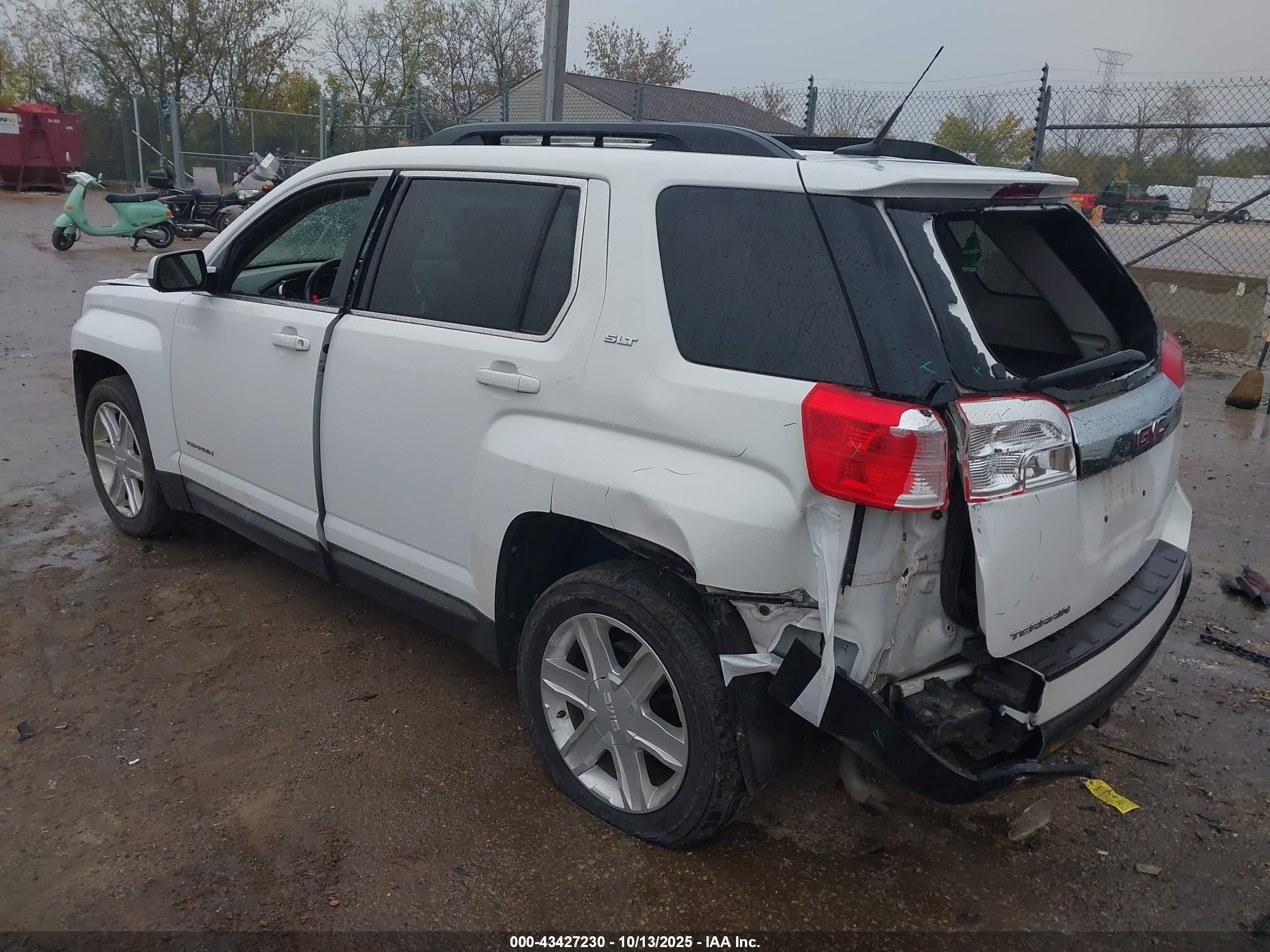 GMC TERRAIN image 3