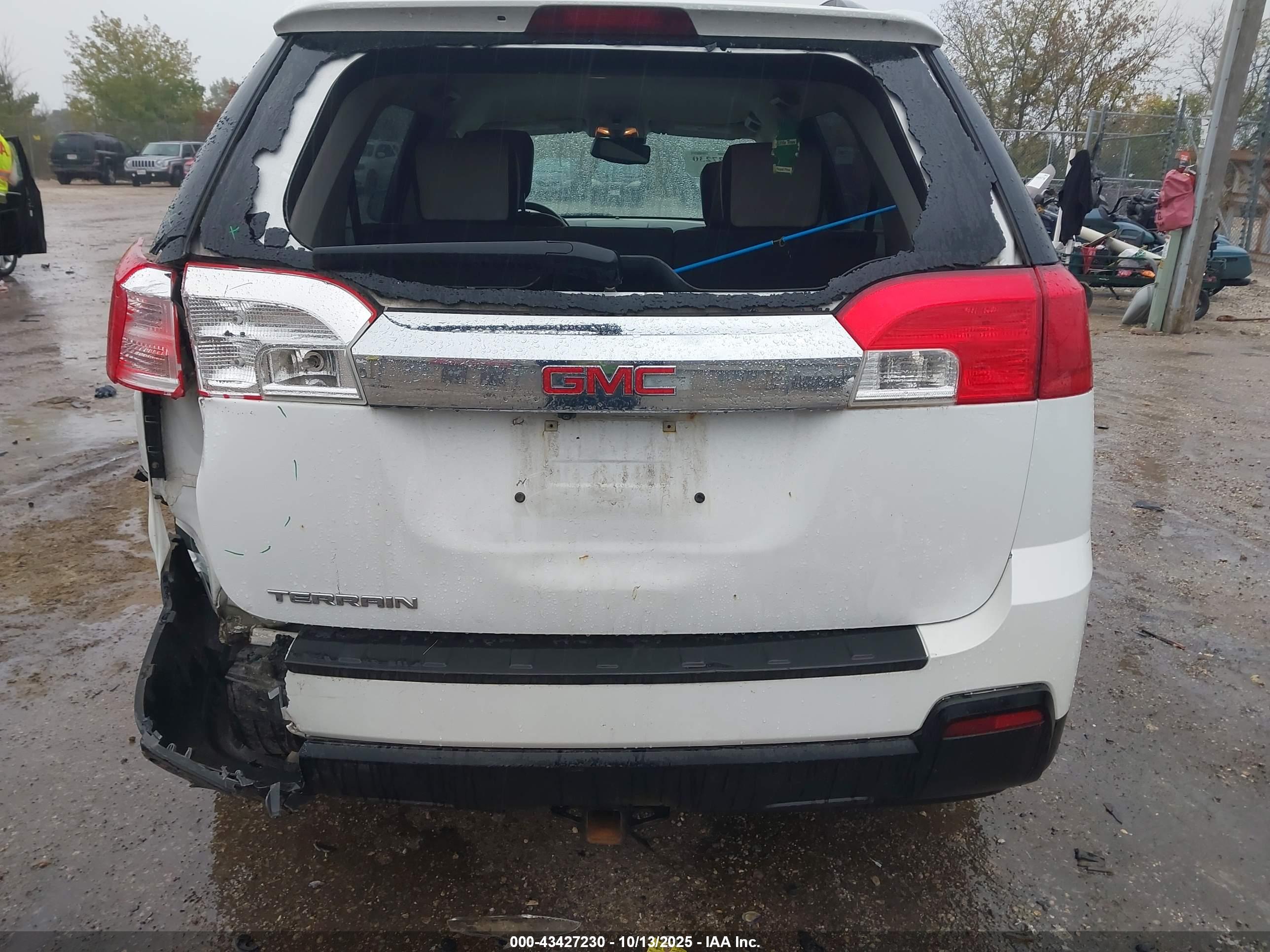GMC TERRAIN image 6