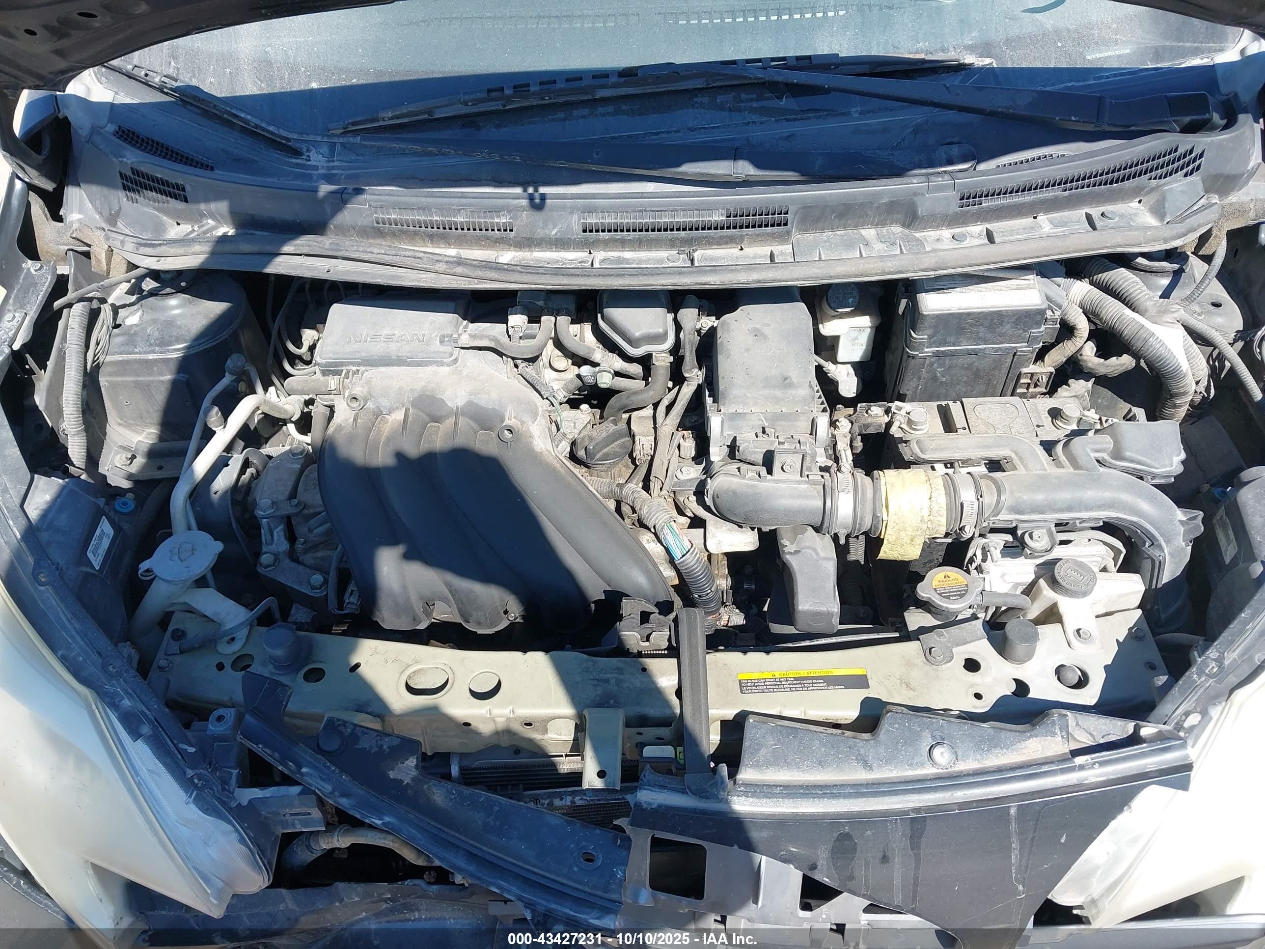 NISSAN VERSA image 10