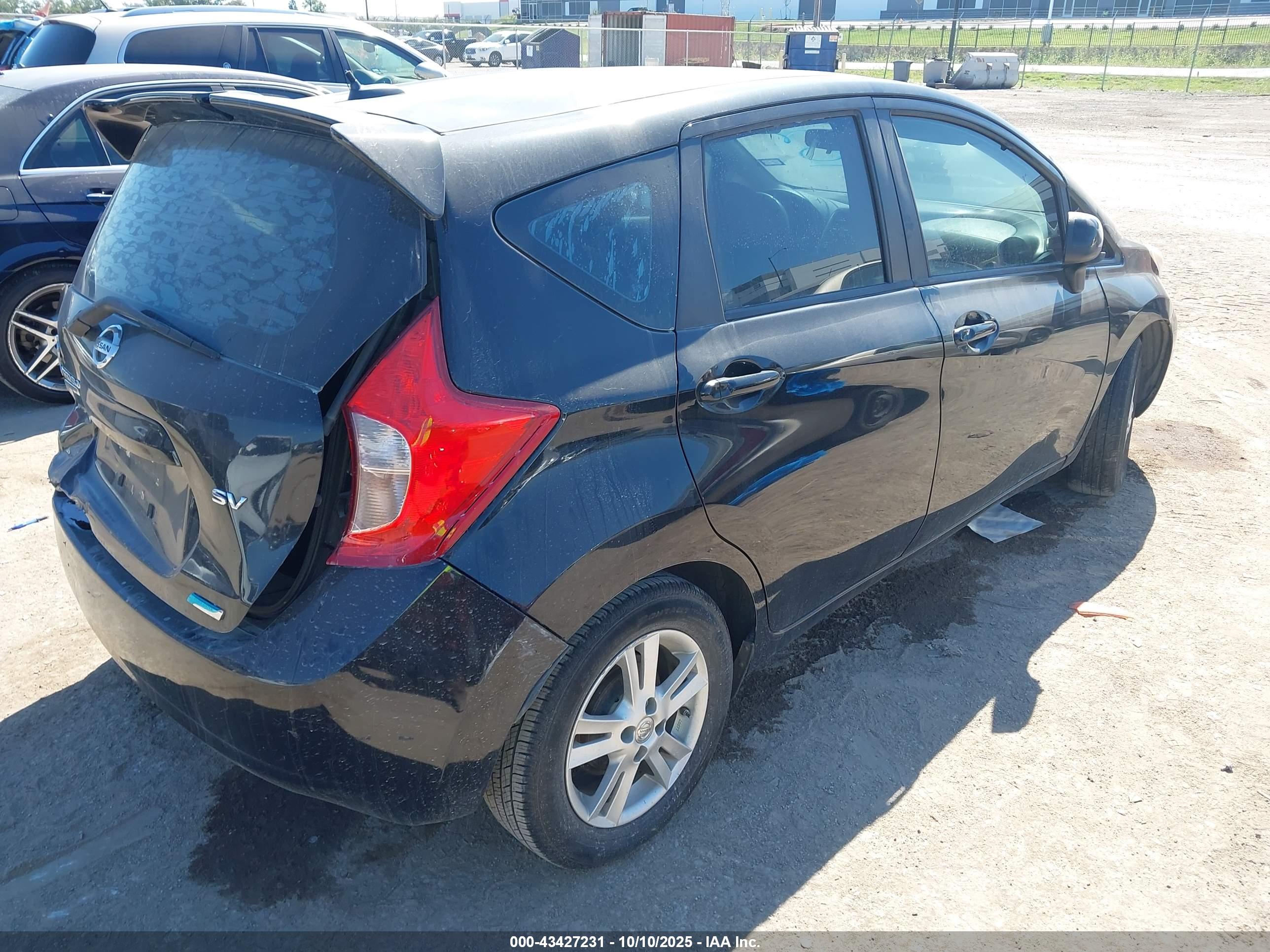 NISSAN VERSA image 4