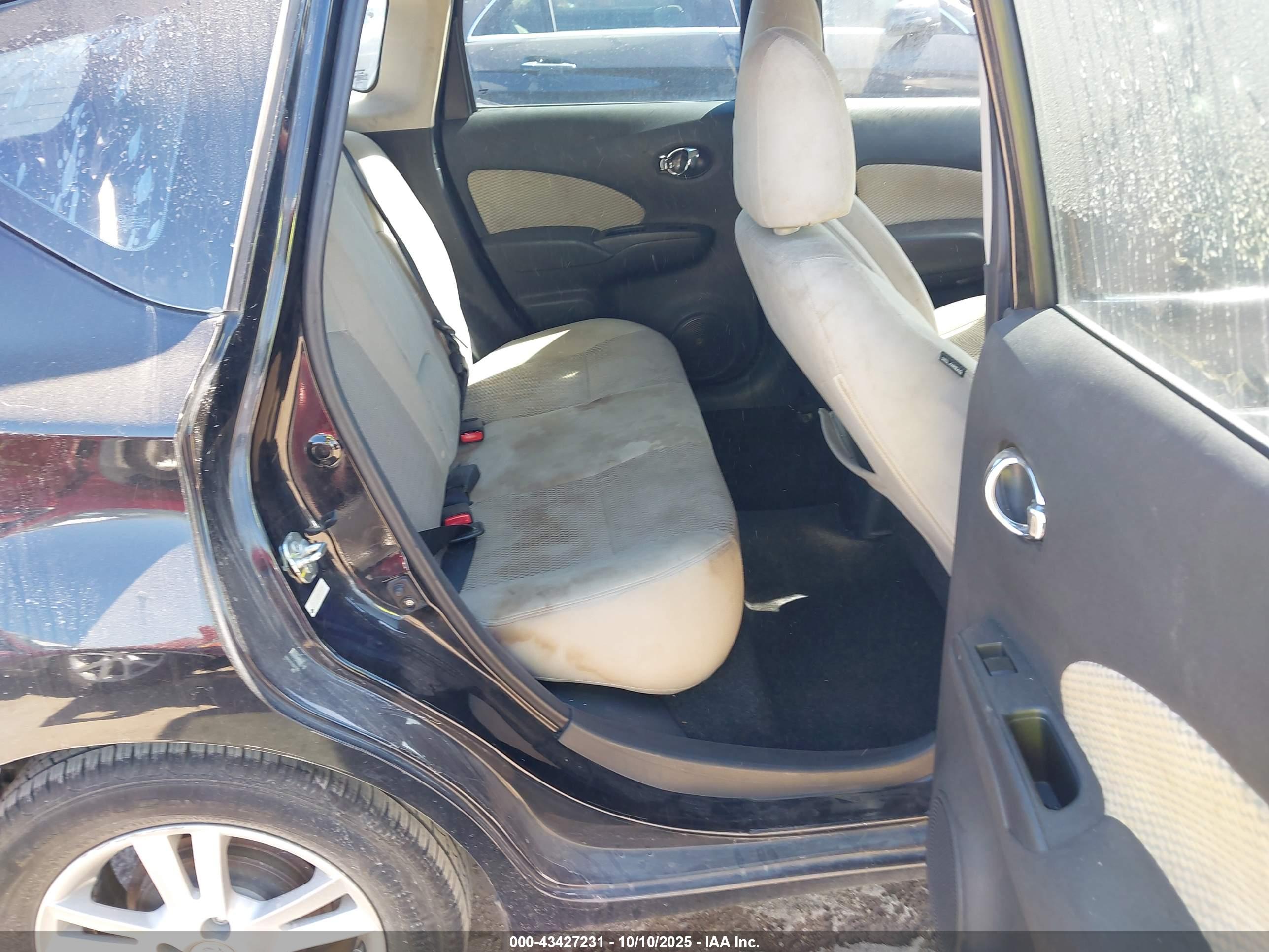 NISSAN VERSA image 8