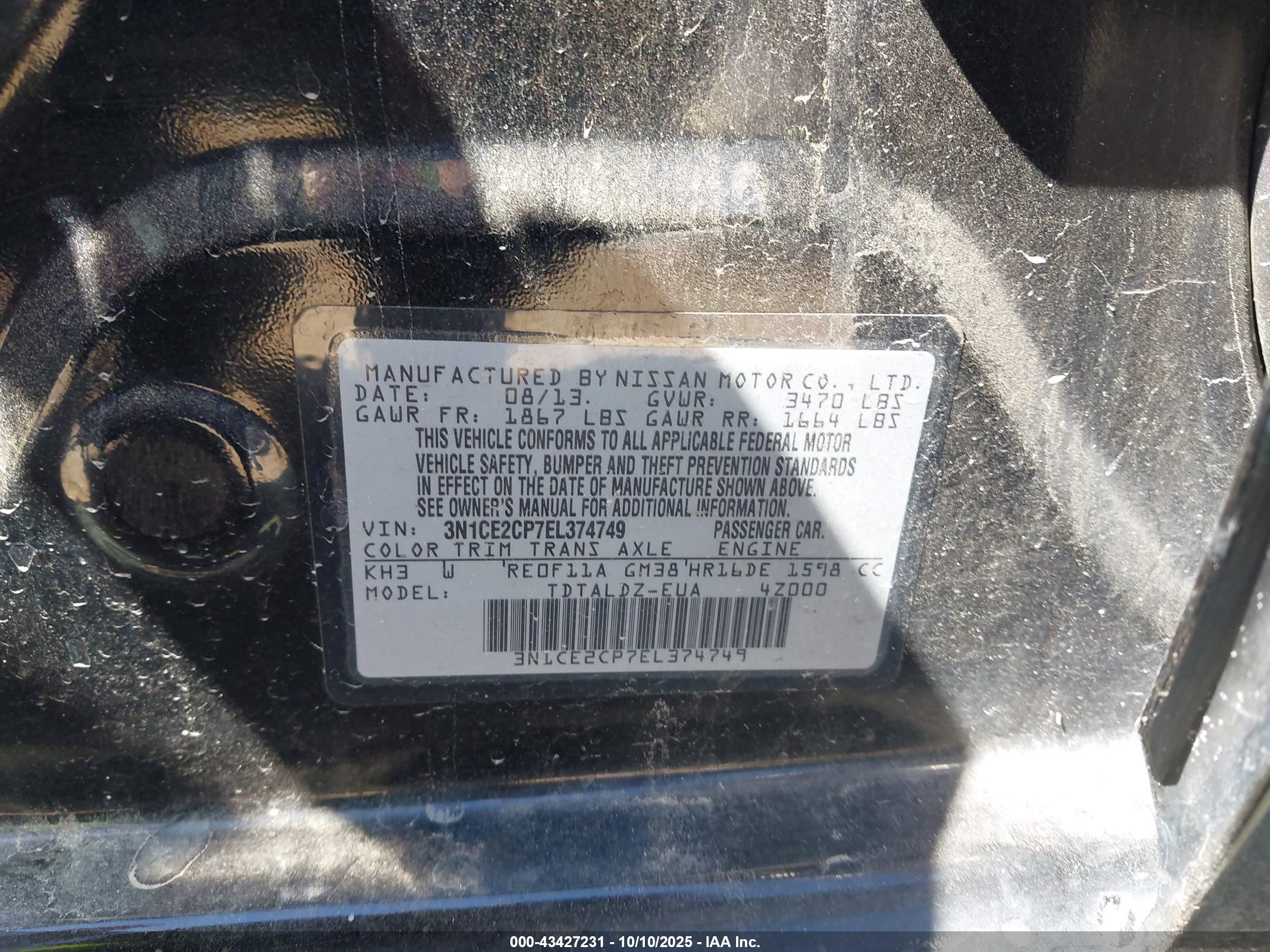 NISSAN VERSA image 9