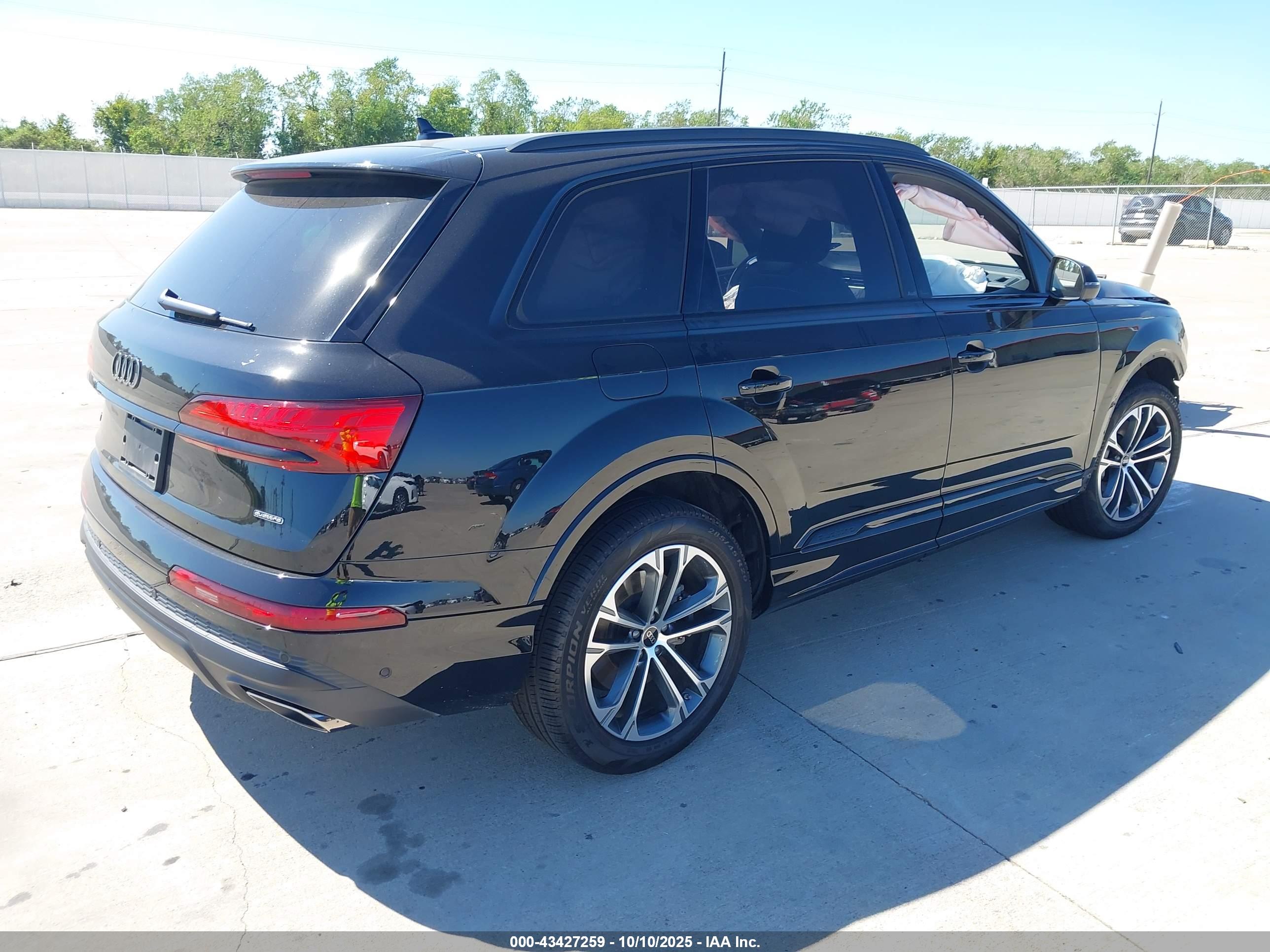 AUDI Q7 image 4