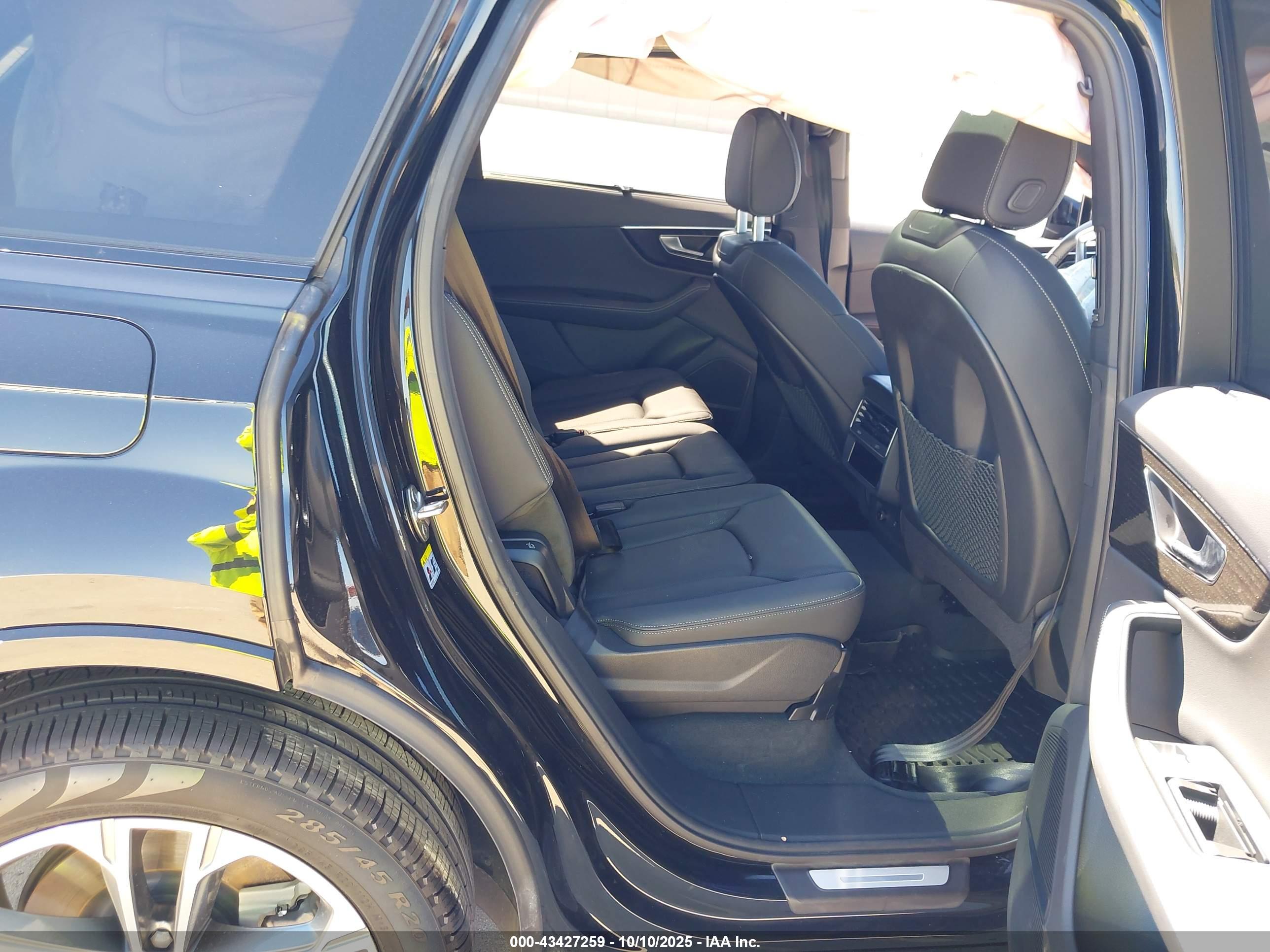 AUDI Q7 image 8