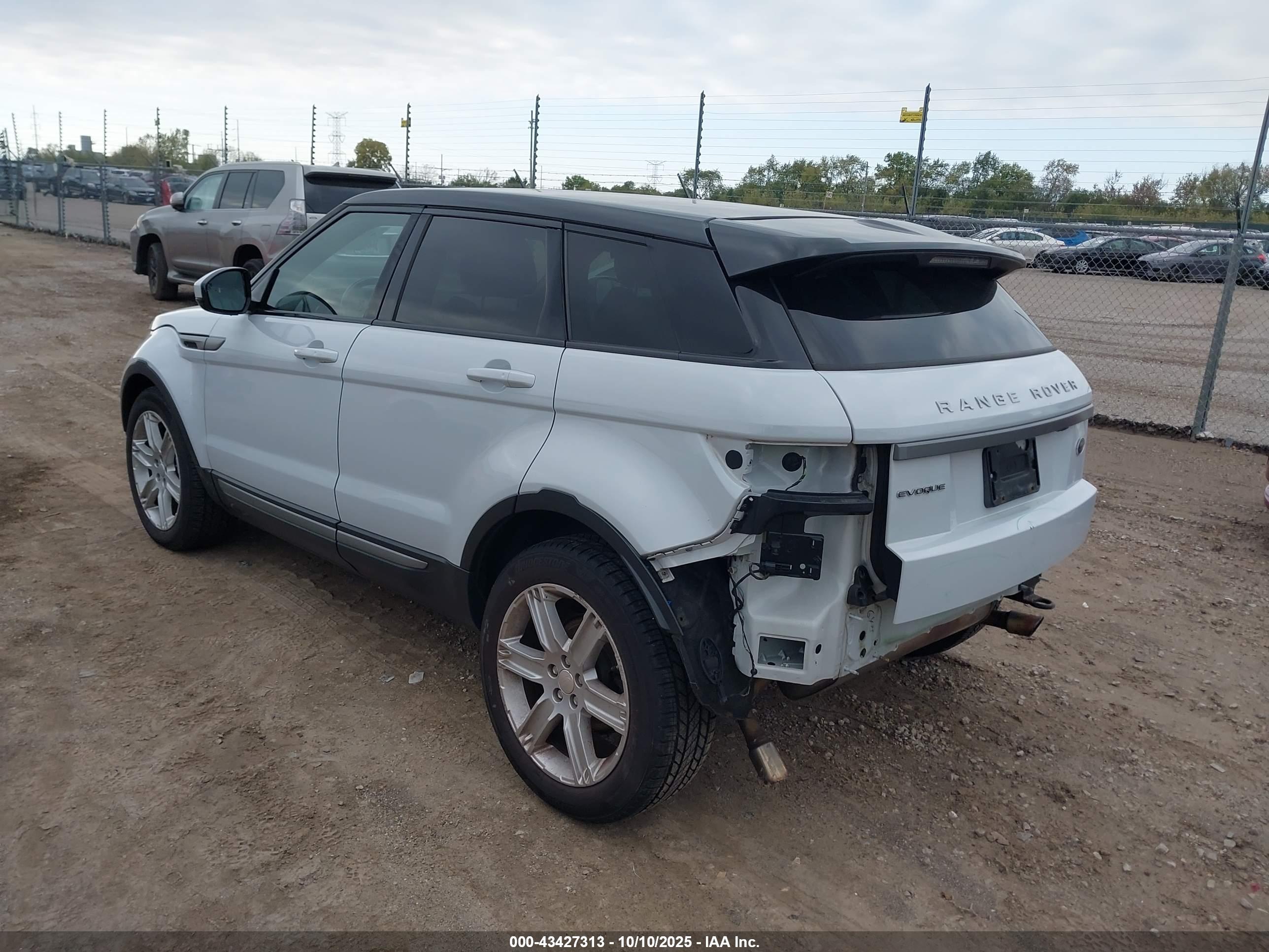 LAND ROVER image 3
