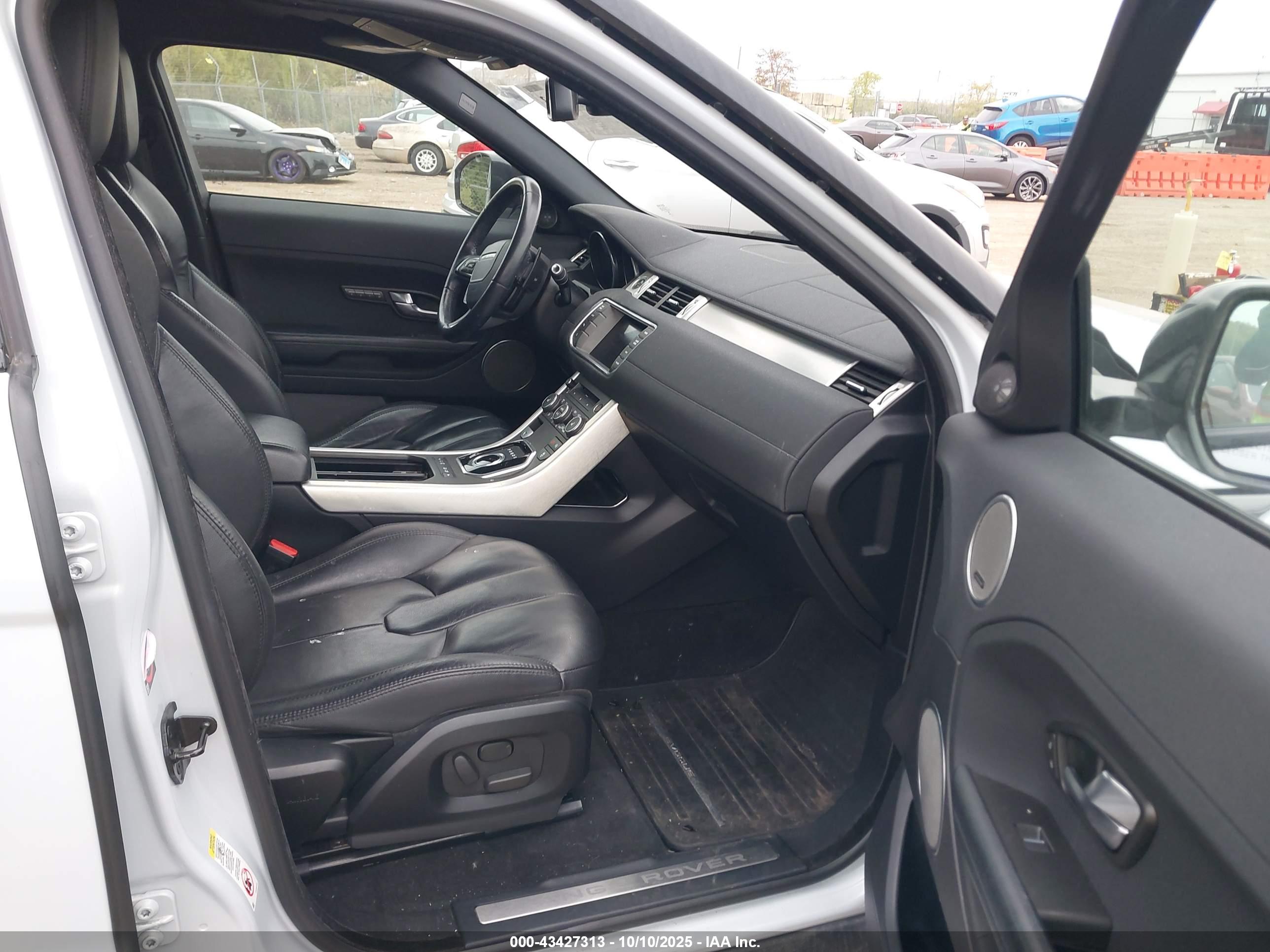 LAND ROVER image 5
