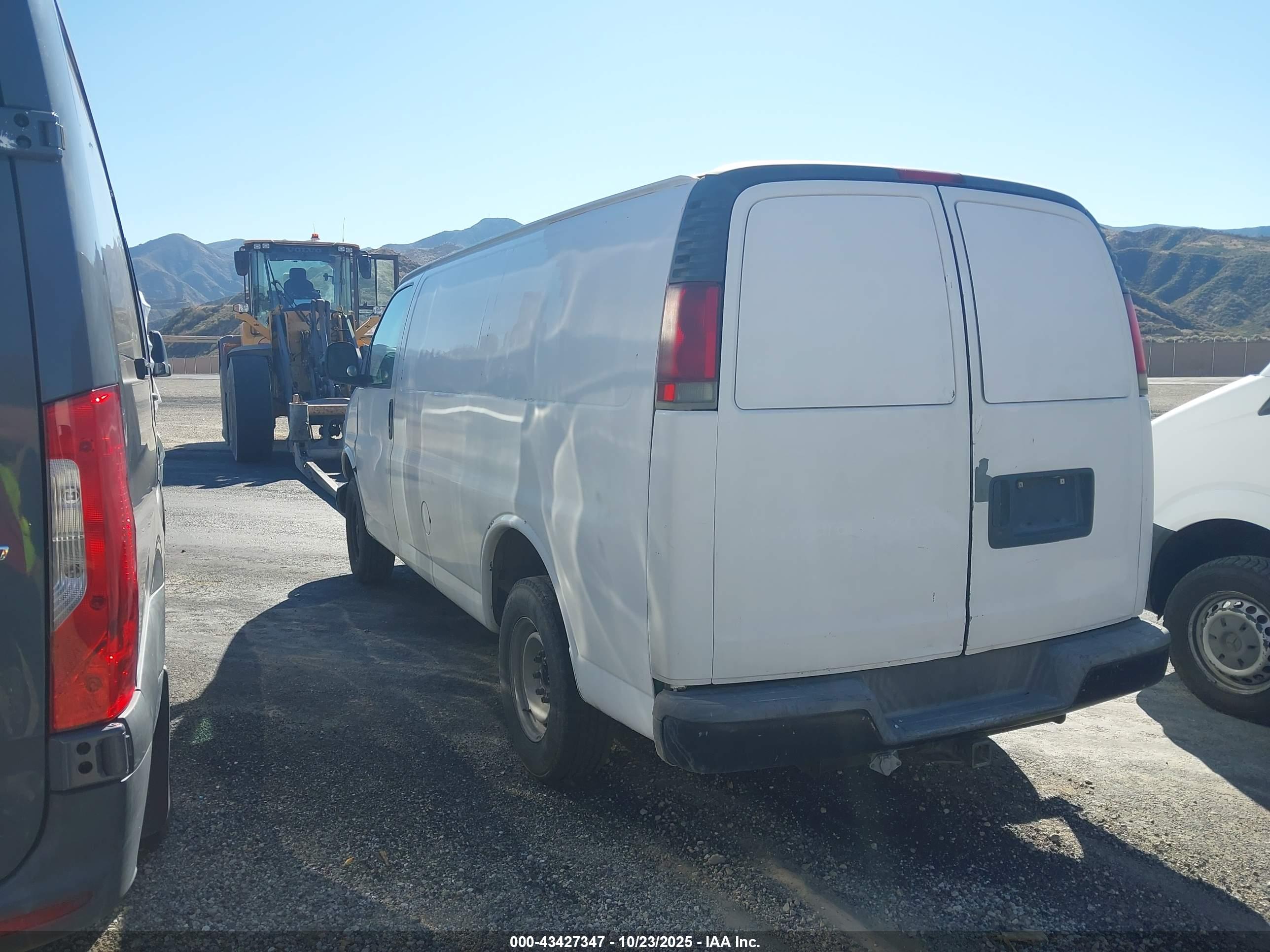 CHEVROLET EXPRESS image 3