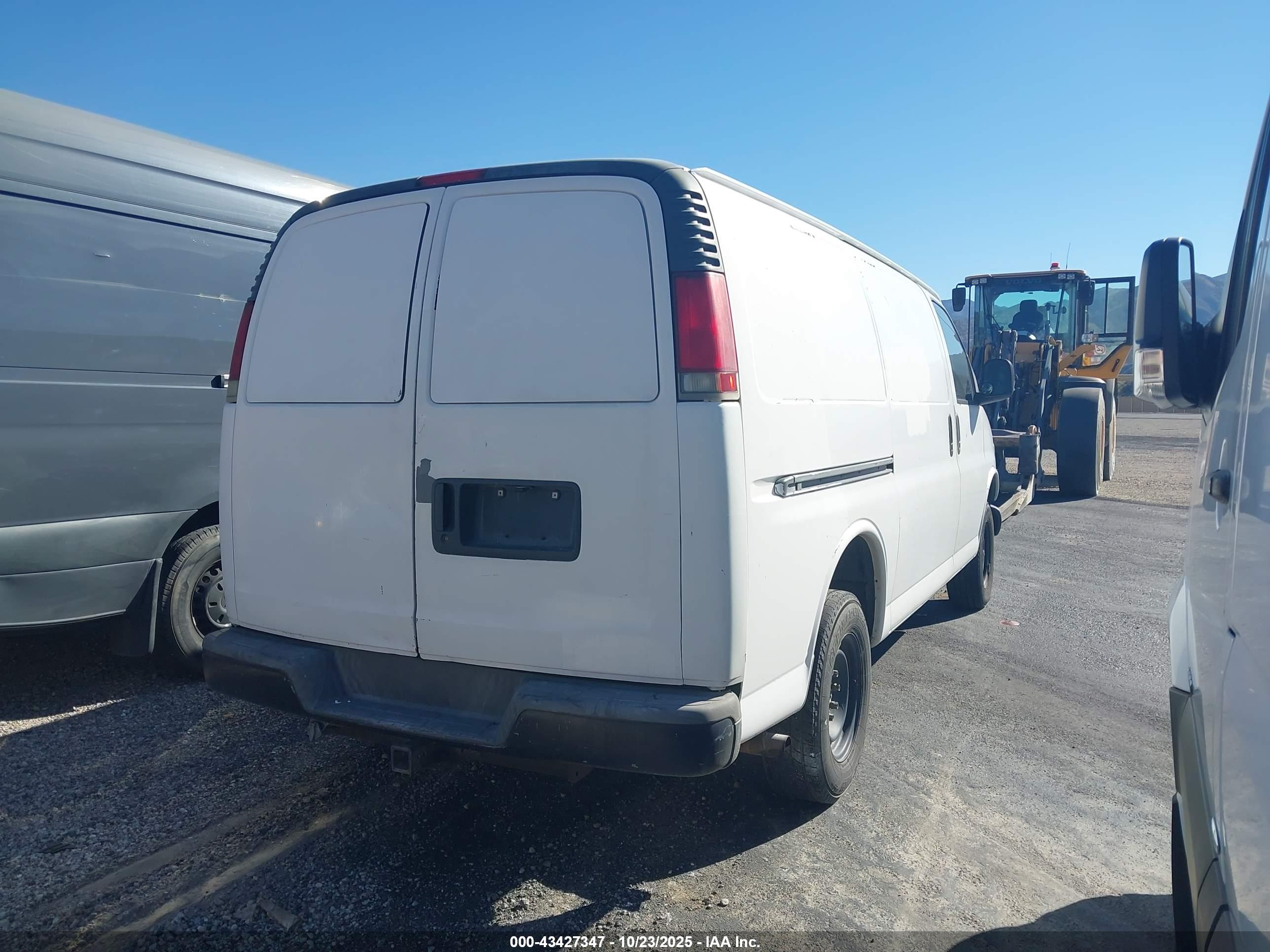 CHEVROLET EXPRESS image 4