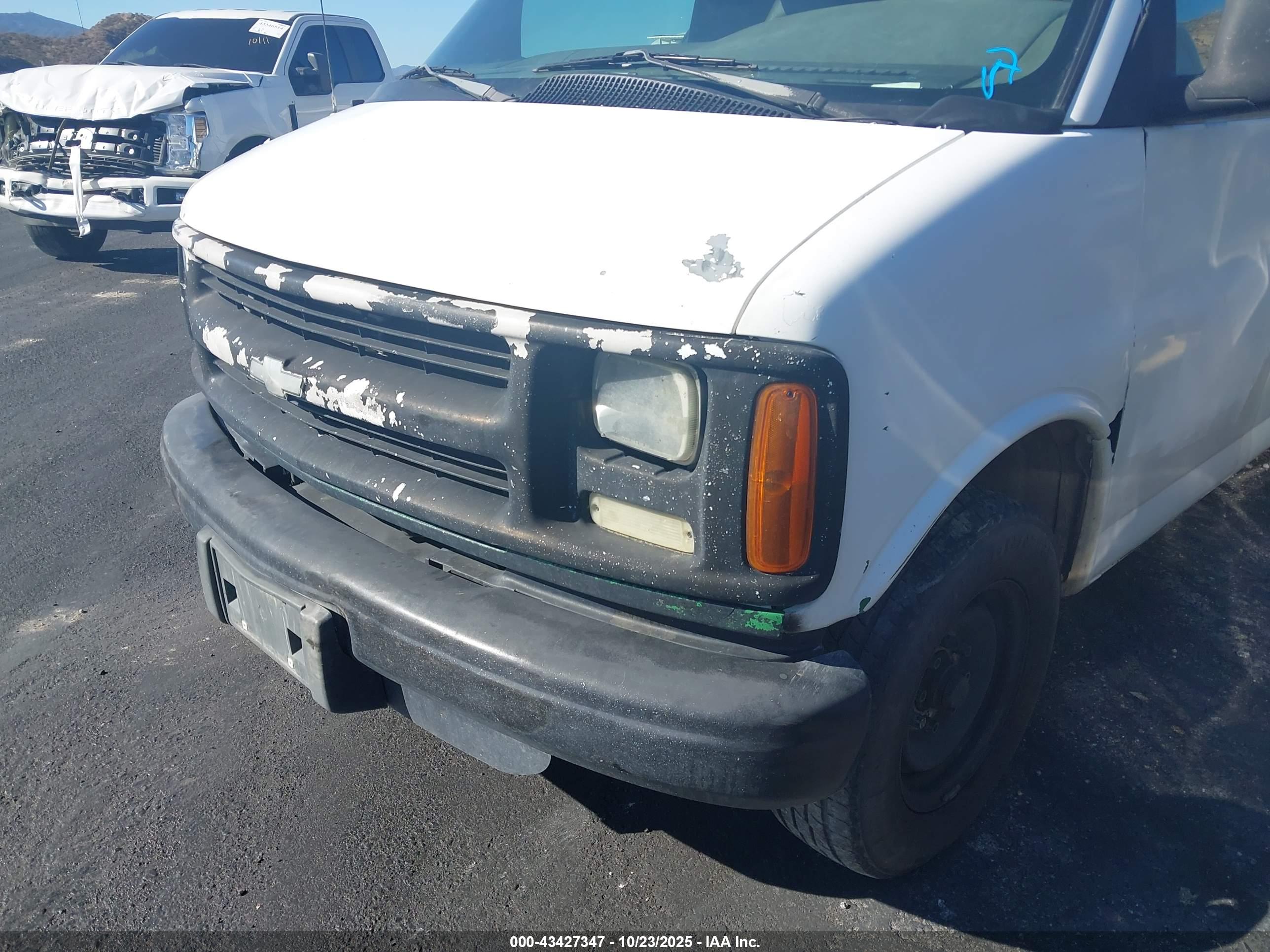 CHEVROLET EXPRESS image 6