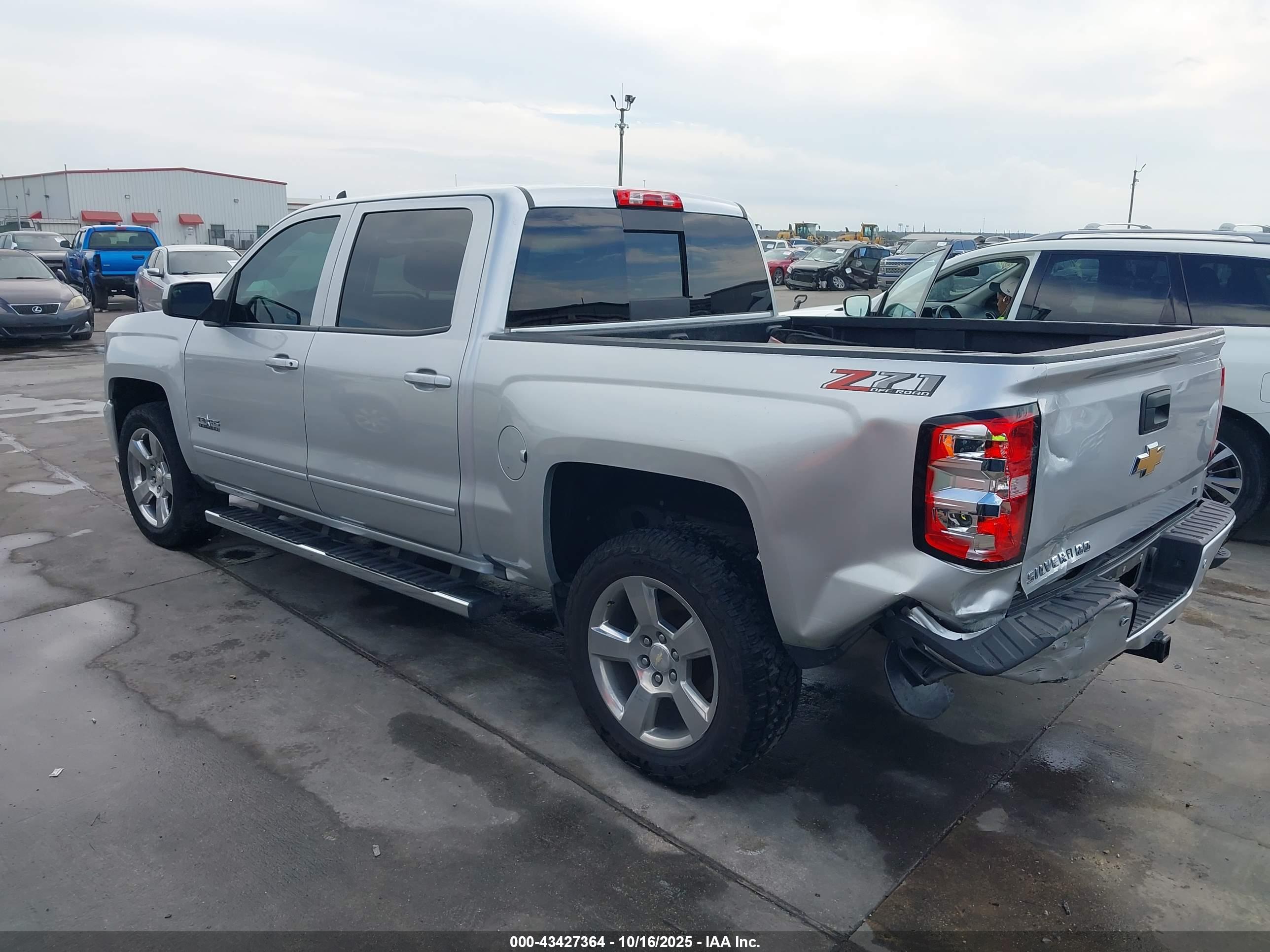 CHEVROLET SILVERADO image 3