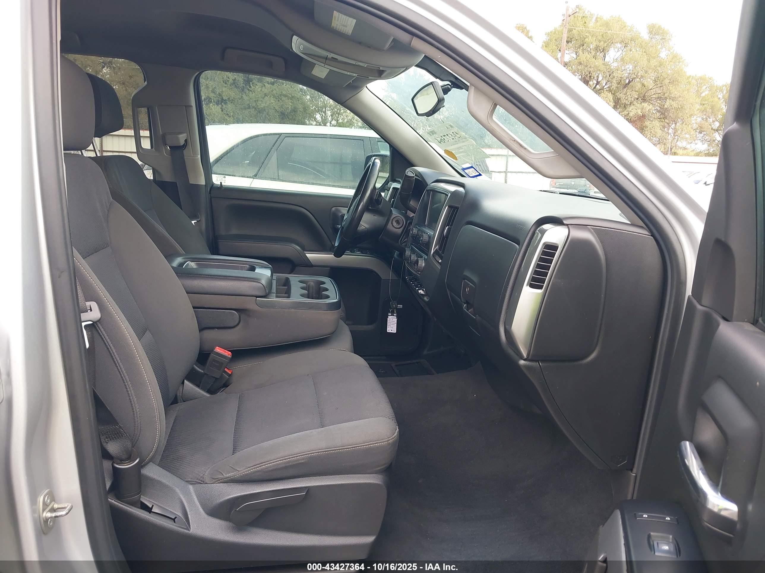 CHEVROLET SILVERADO image 5