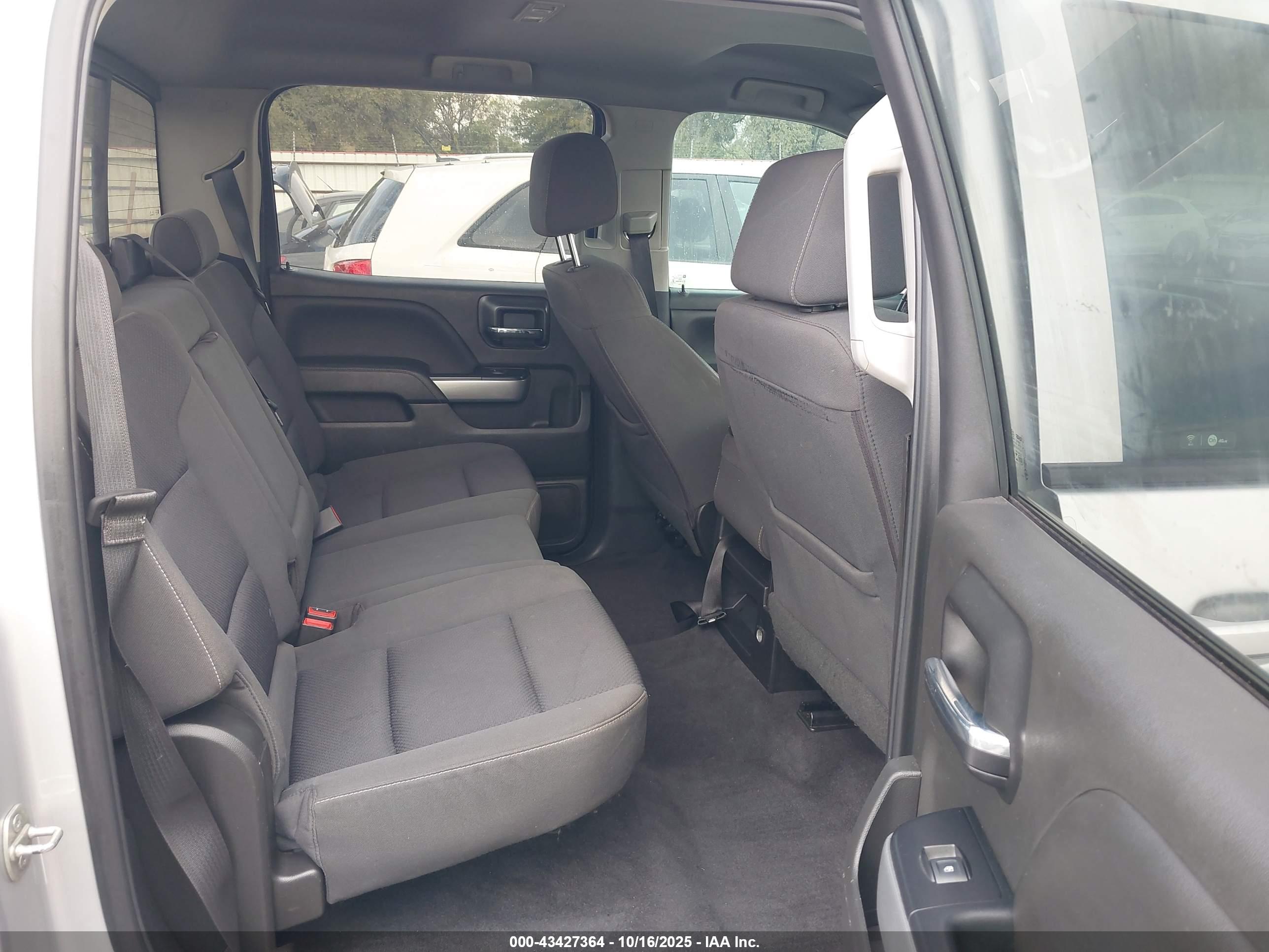 CHEVROLET SILVERADO image 8