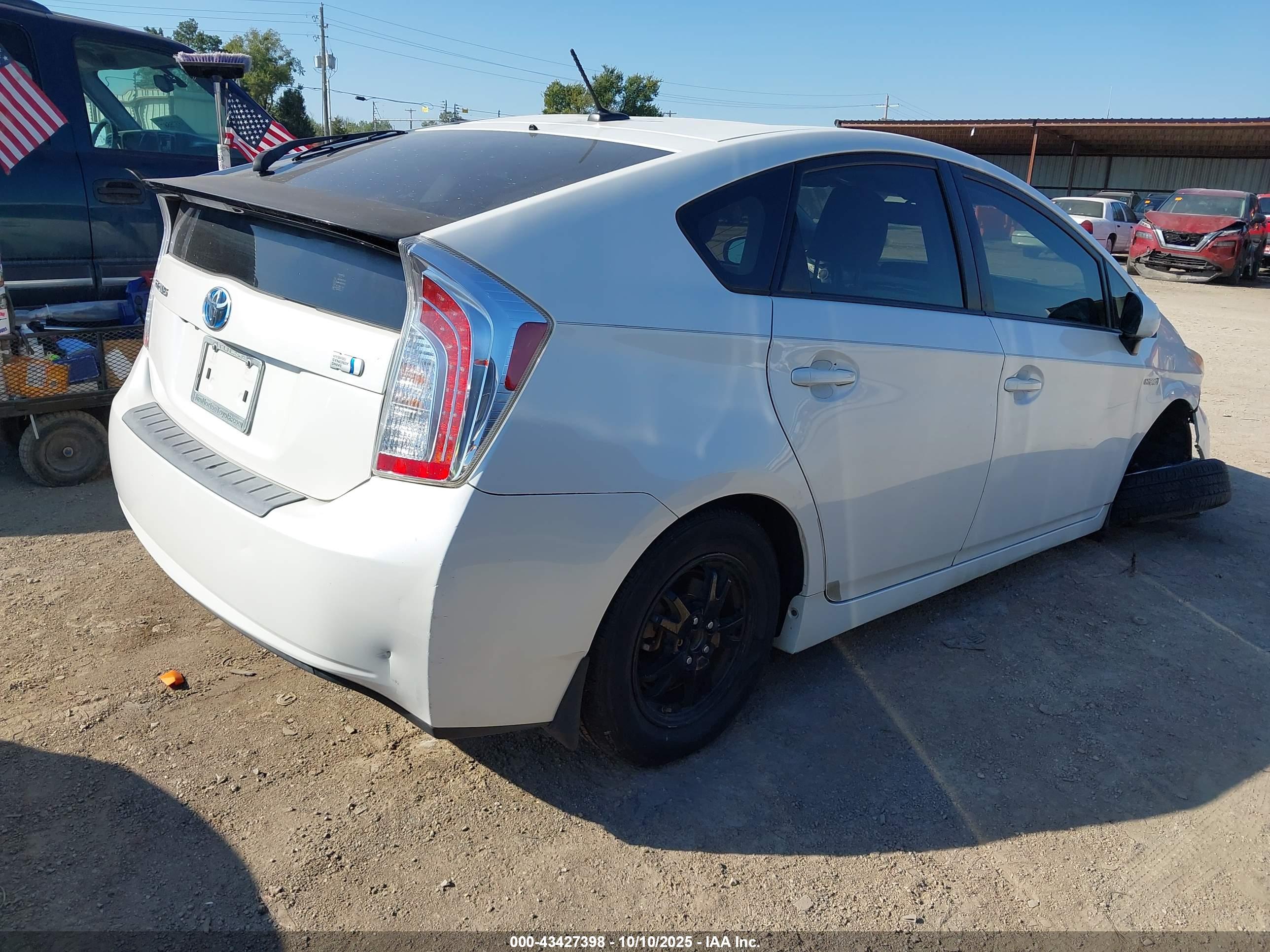 TOYOTA PRIUS image 4