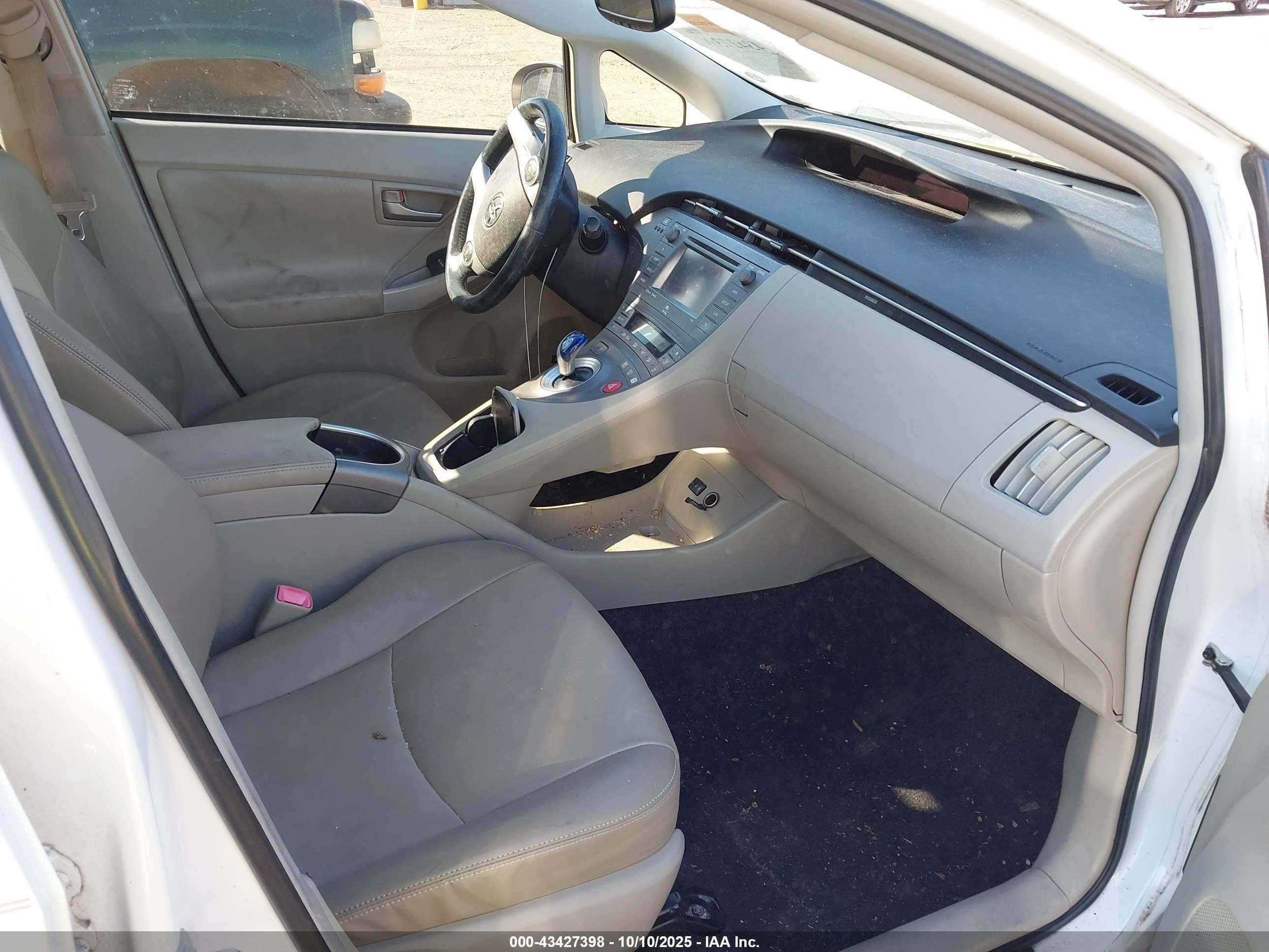 TOYOTA PRIUS image 5