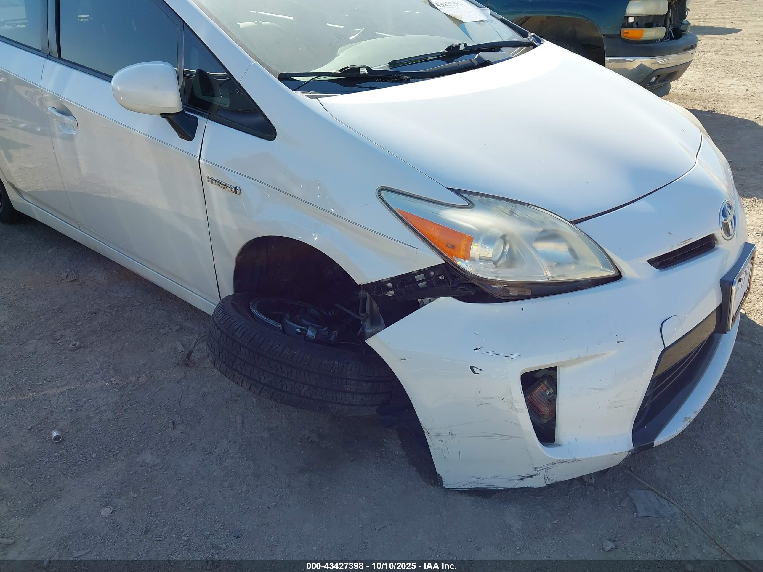 TOYOTA PRIUS image 6