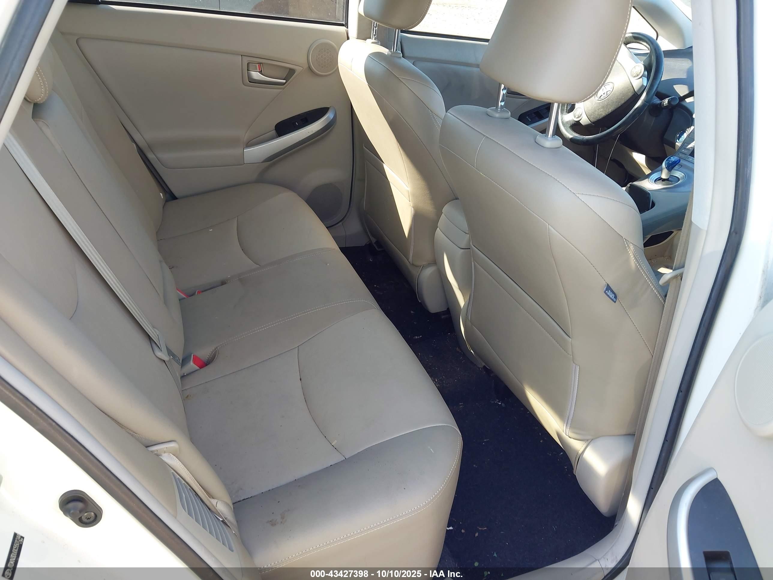 TOYOTA PRIUS image 8