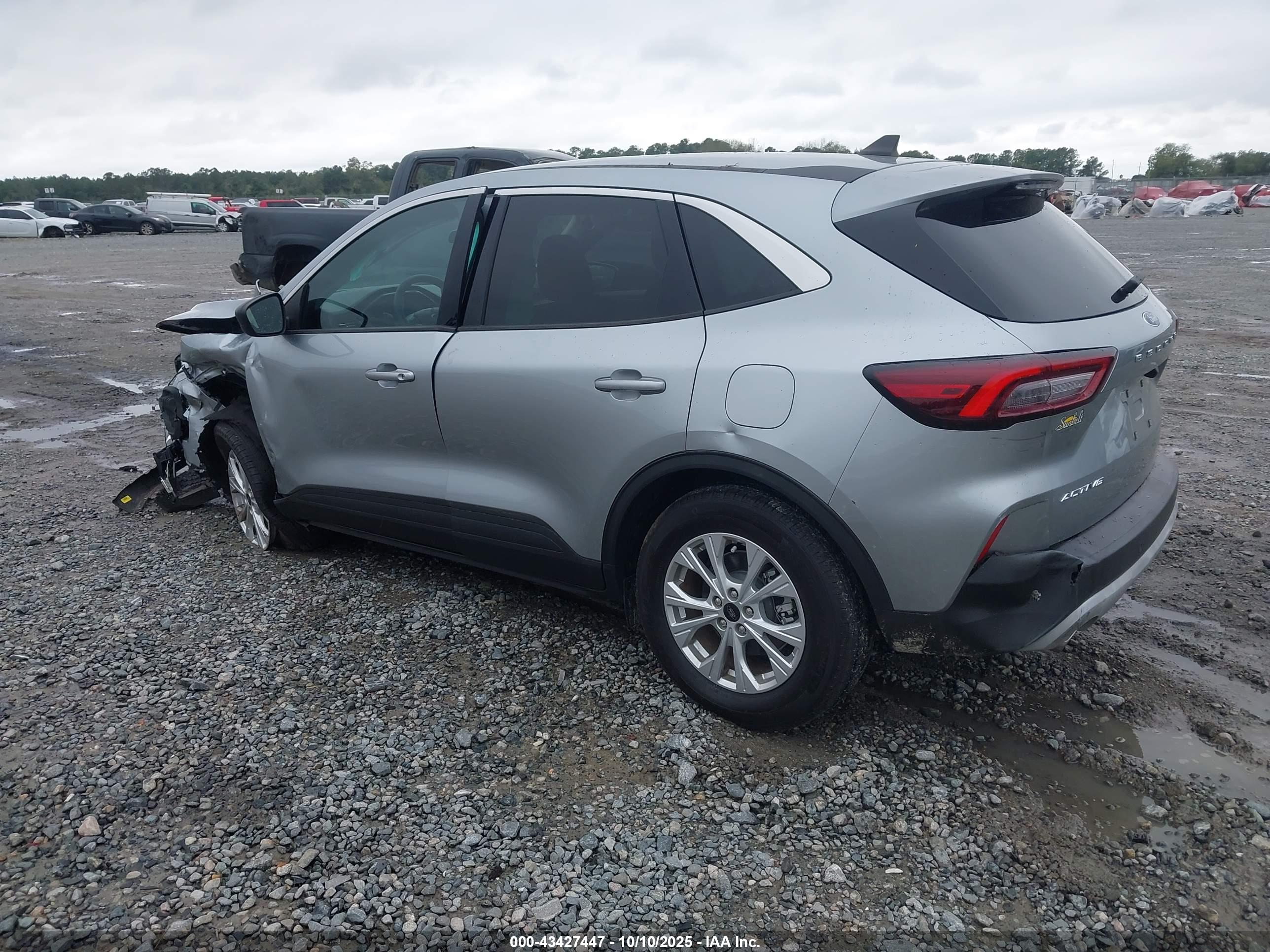 FORD ESCAPE image 3