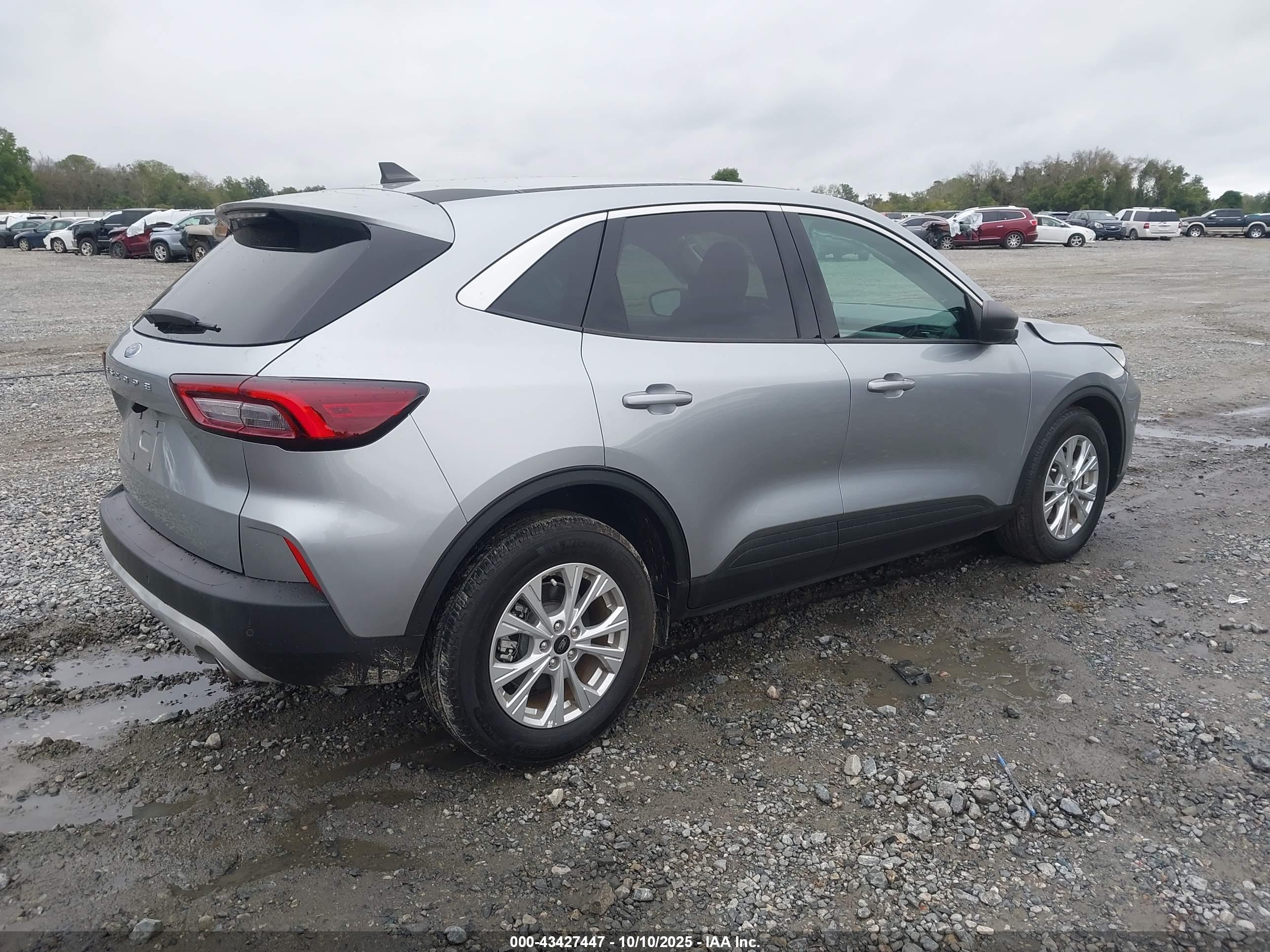 FORD ESCAPE image 4