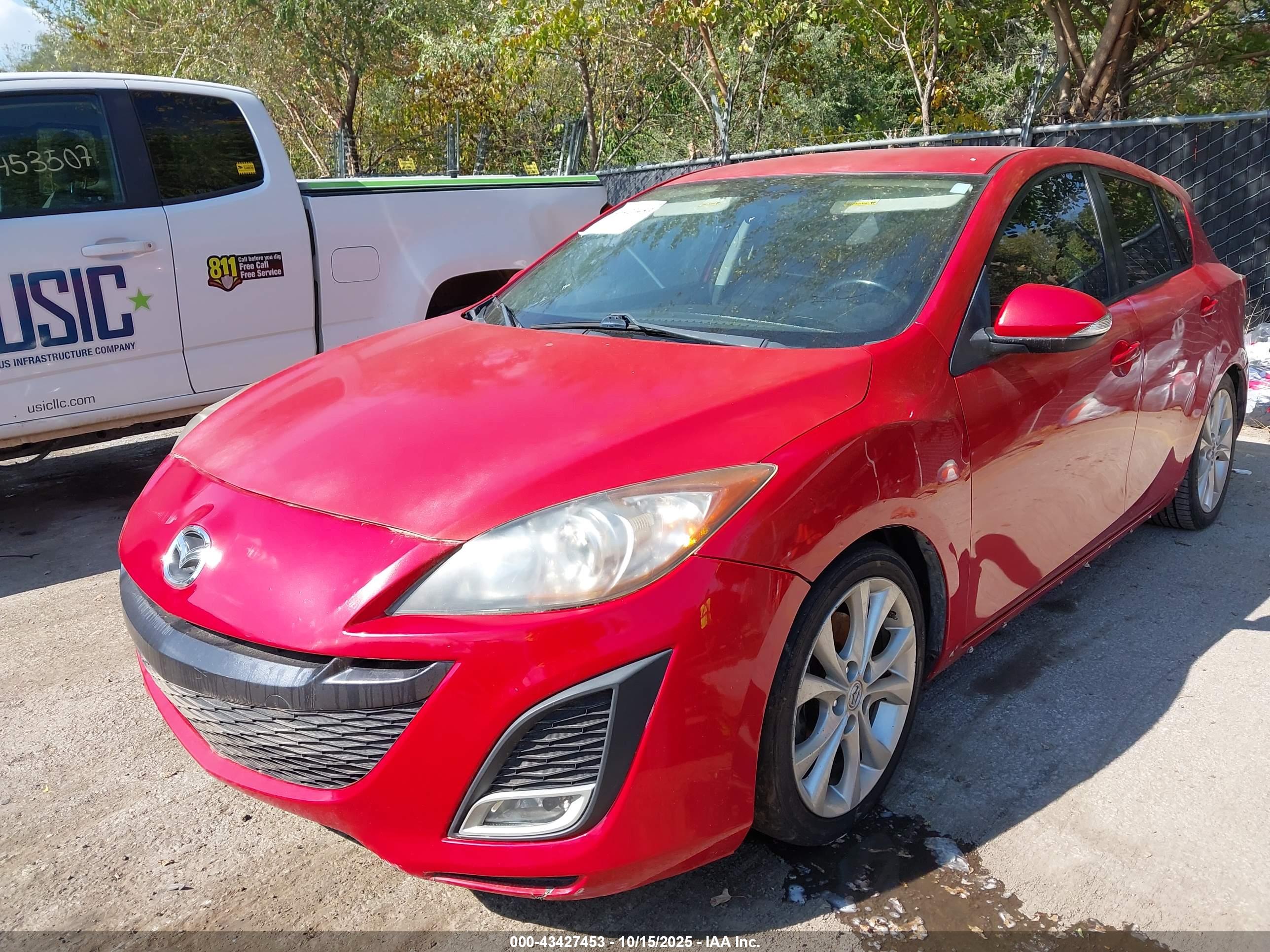 MAZDA MAZDA3 image 2