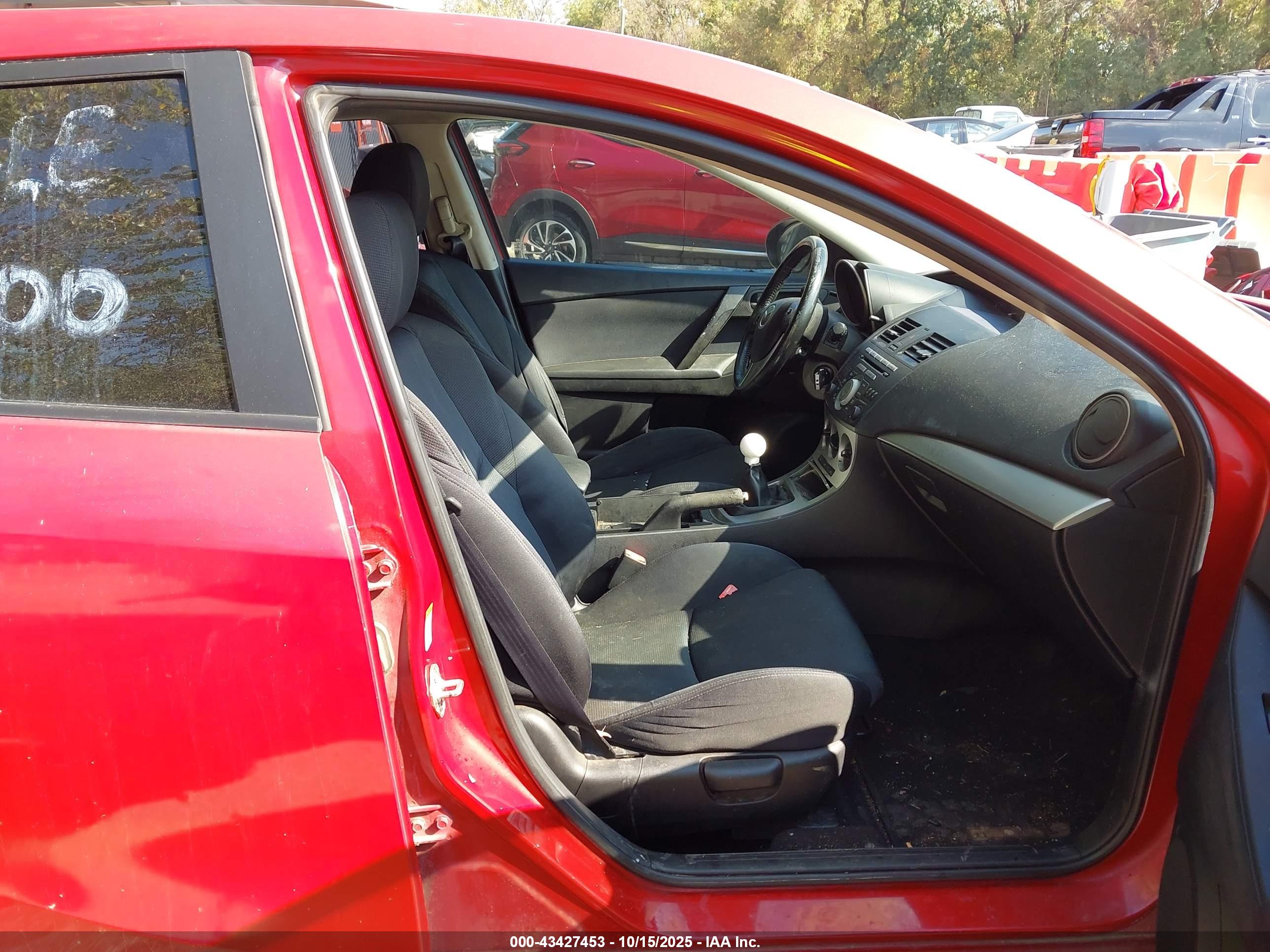 MAZDA MAZDA3 image 5