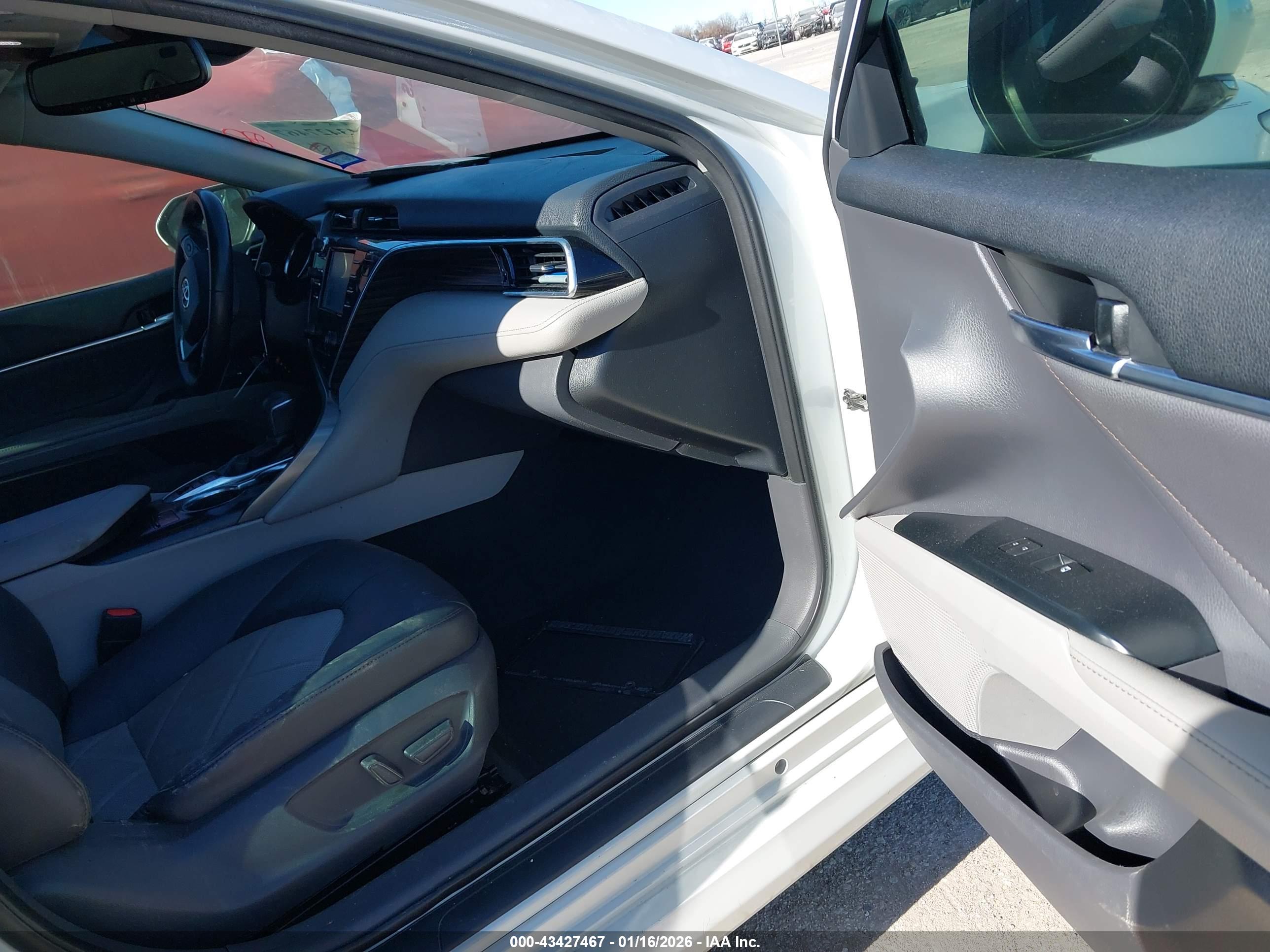 TOYOTA CAMRY image 5