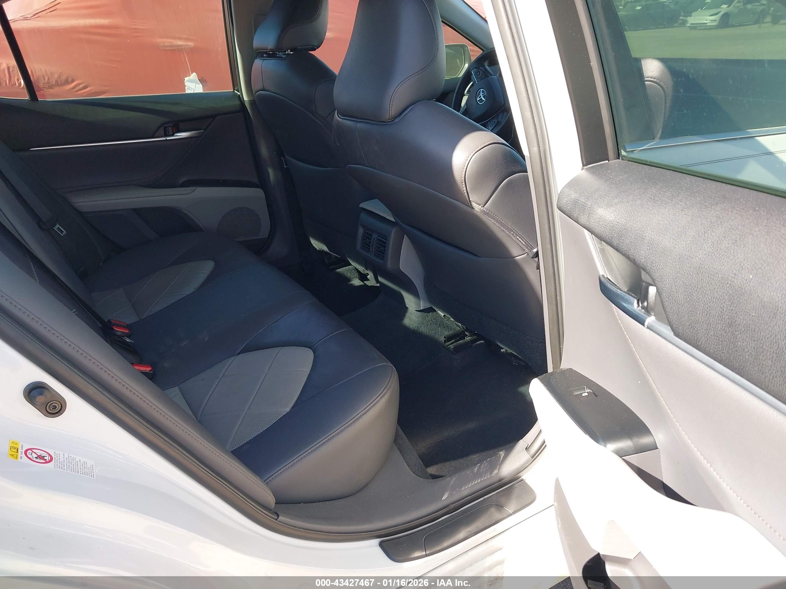 TOYOTA CAMRY image 8
