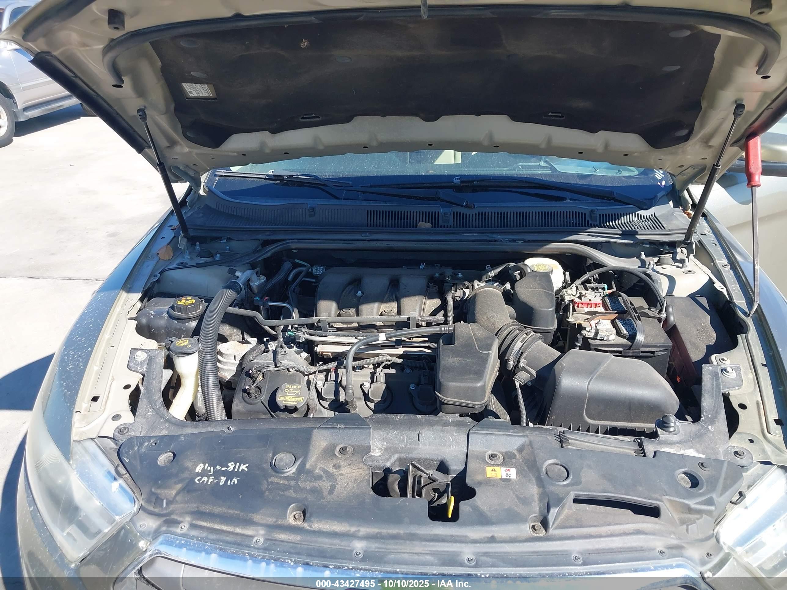 FORD TAURUS image 10