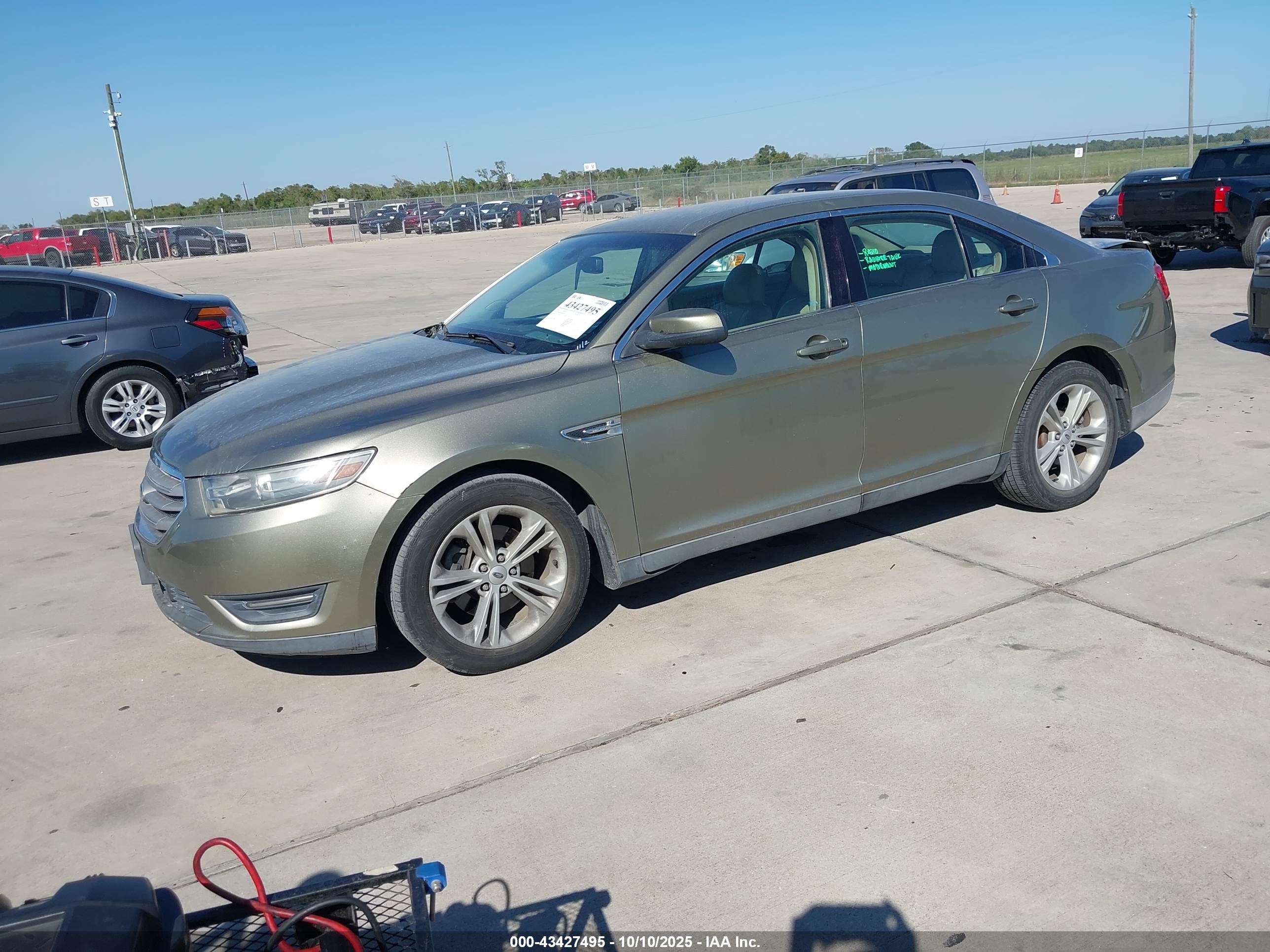 FORD TAURUS image 2