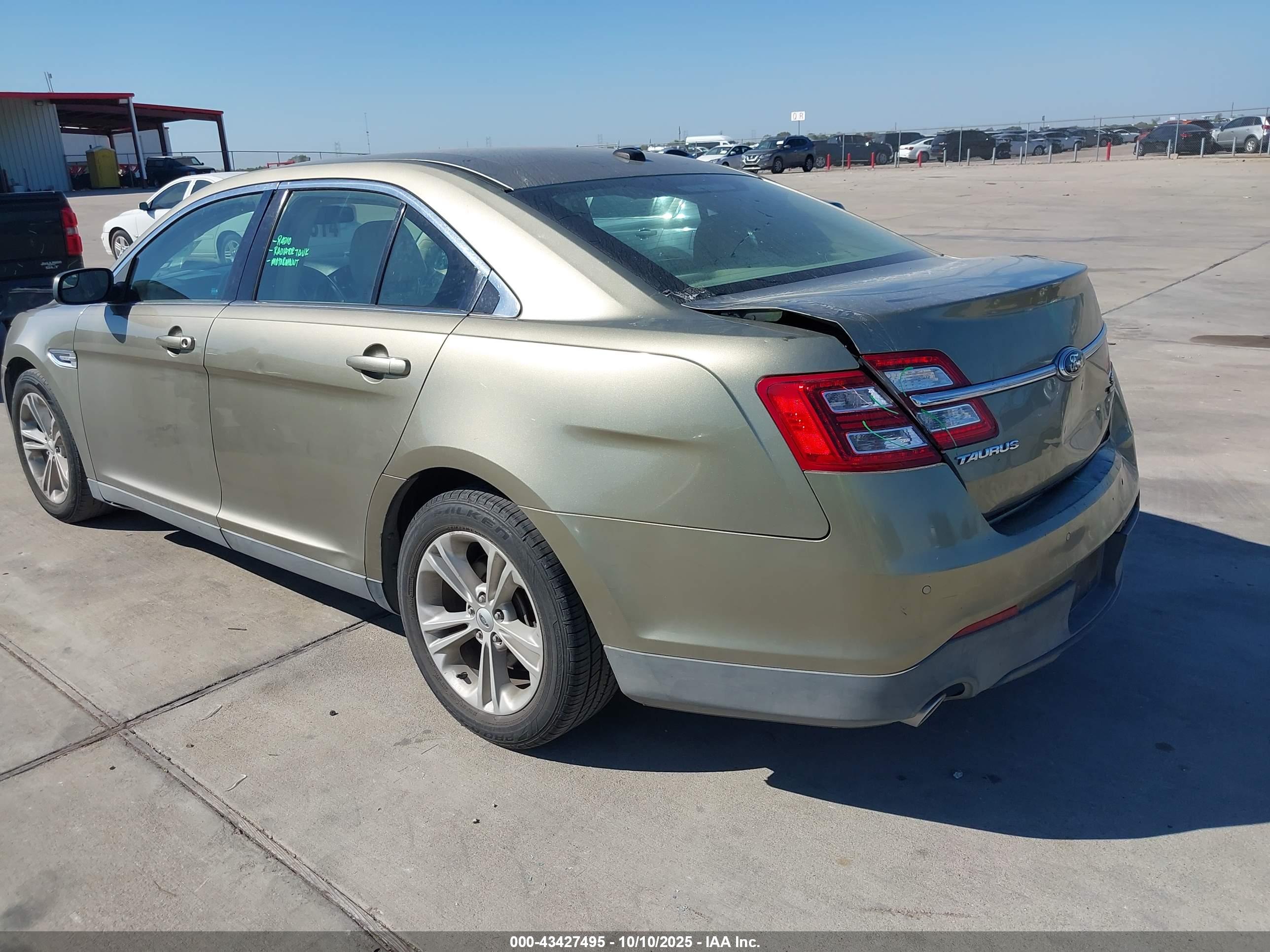 FORD TAURUS image 3