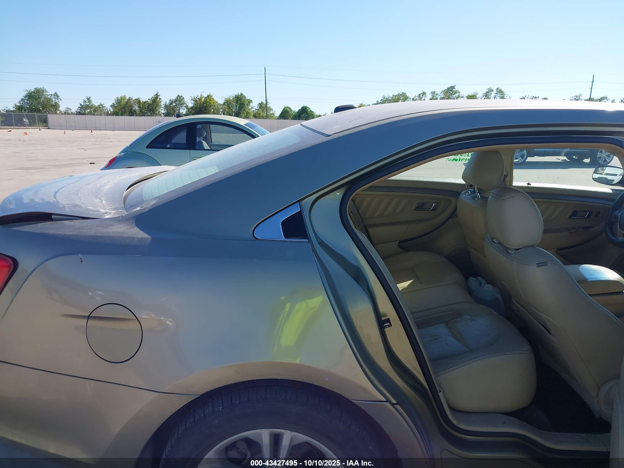 FORD TAURUS image 8