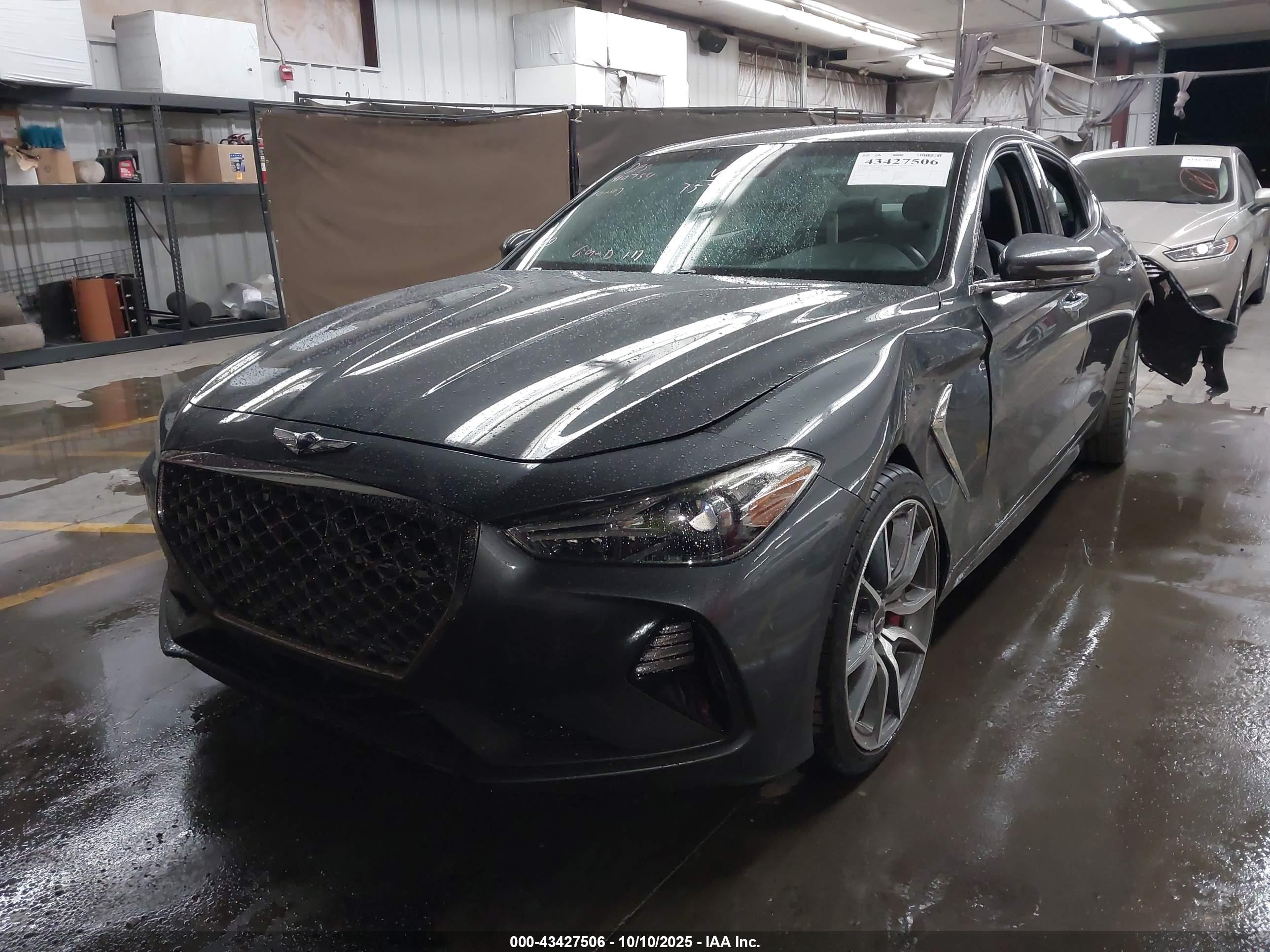 GENESIS G70 image 2