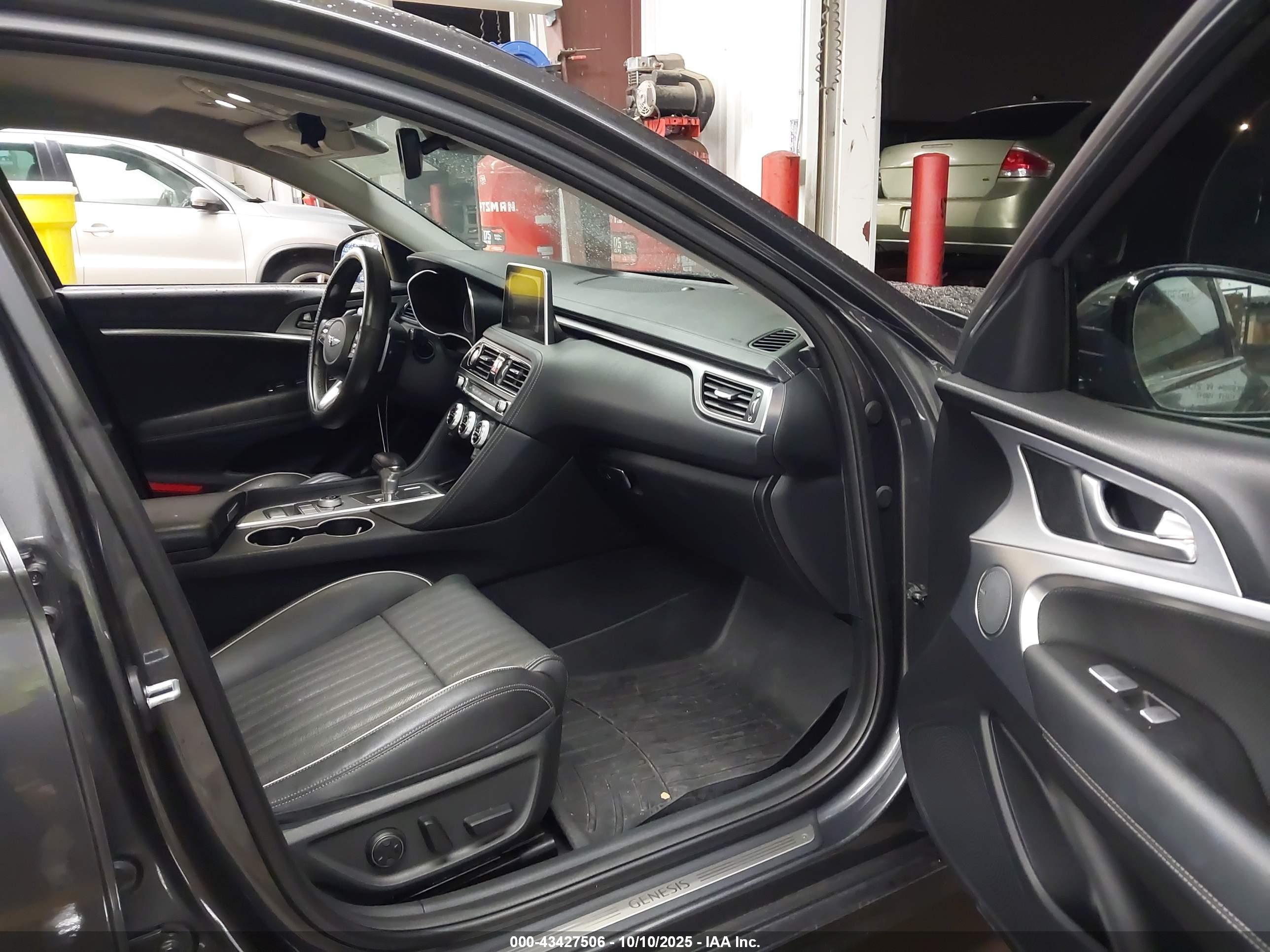 GENESIS G70 image 5