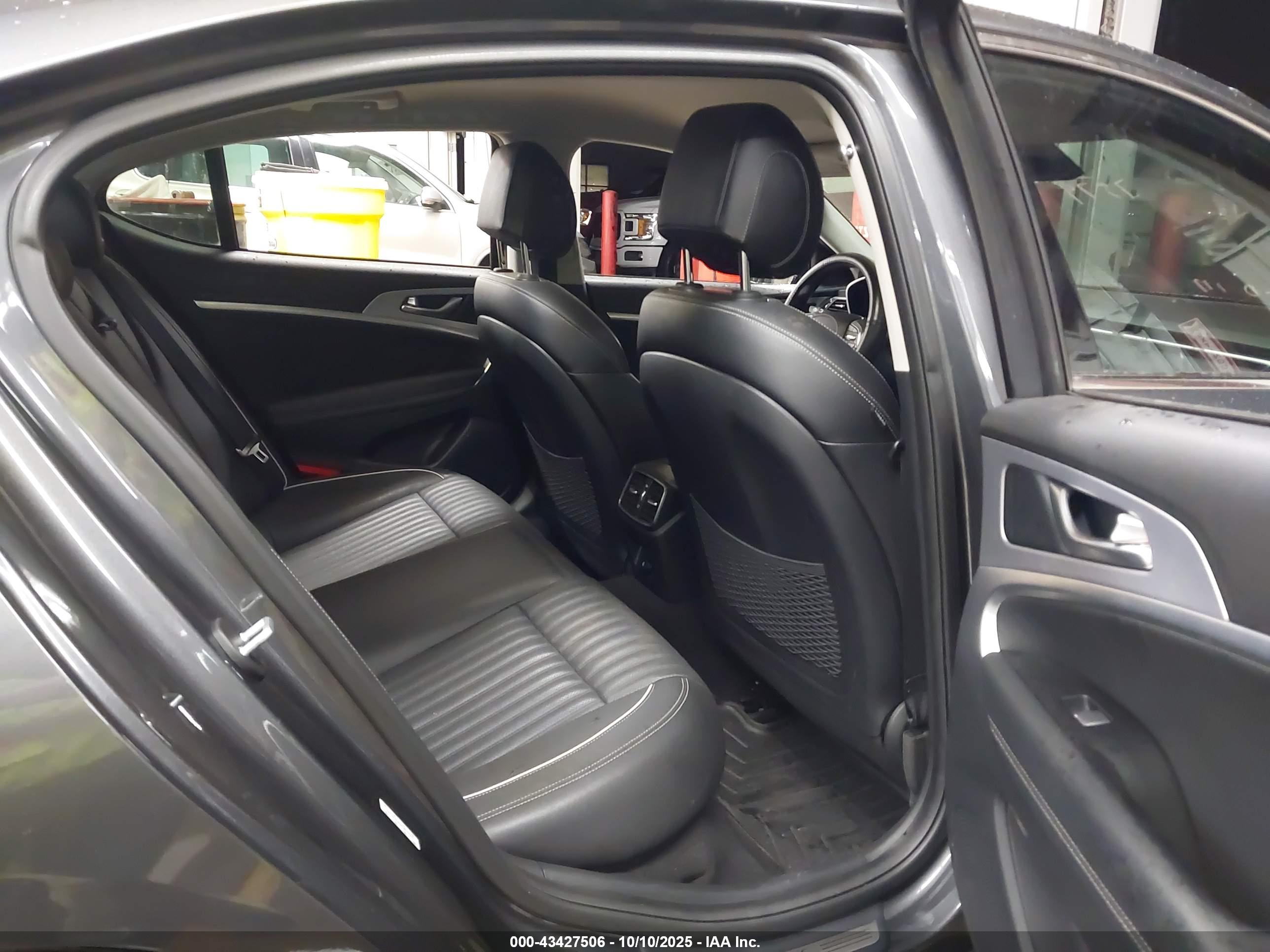 GENESIS G70 image 8